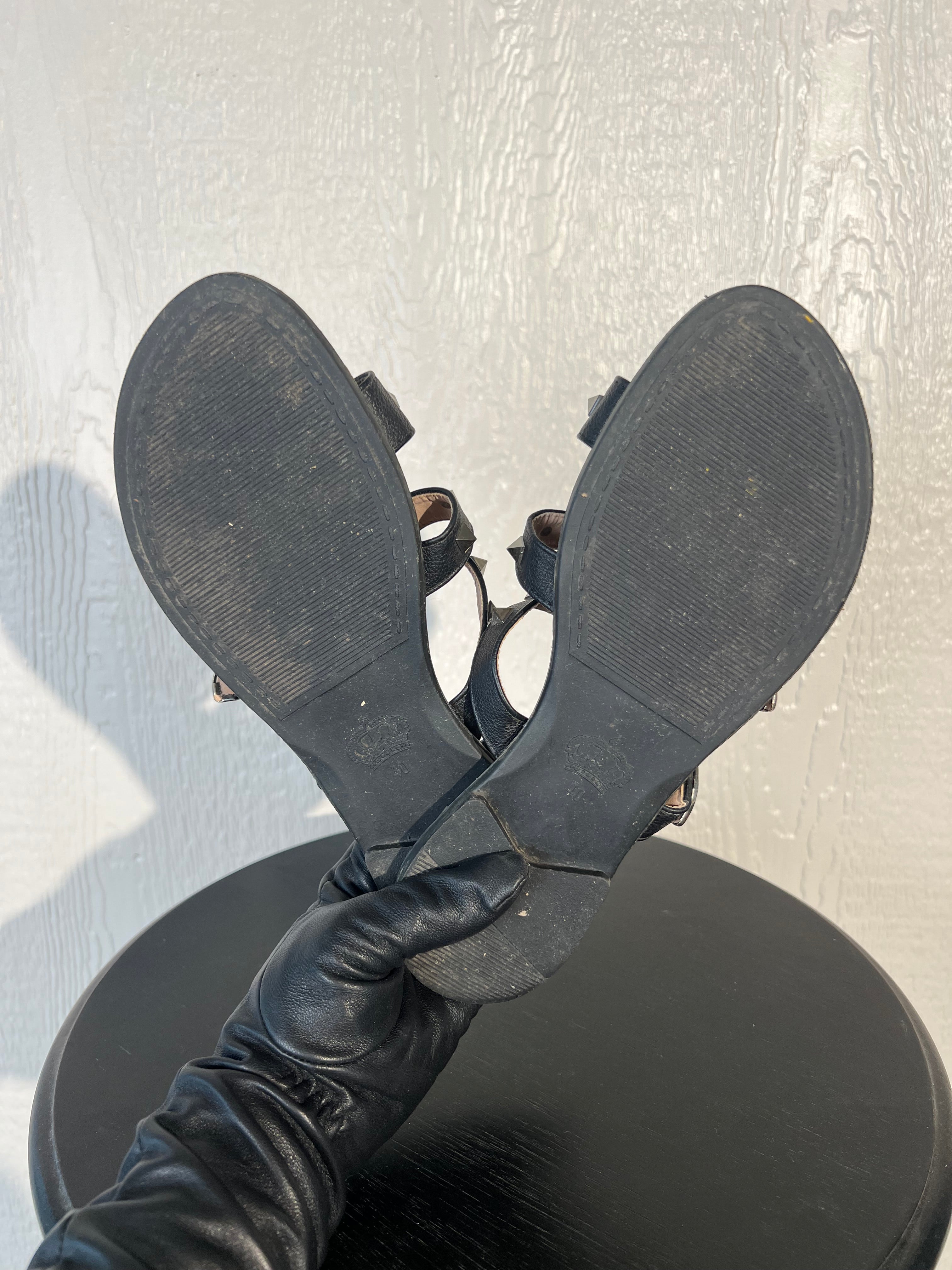 Everglades size 9 black sandals USED