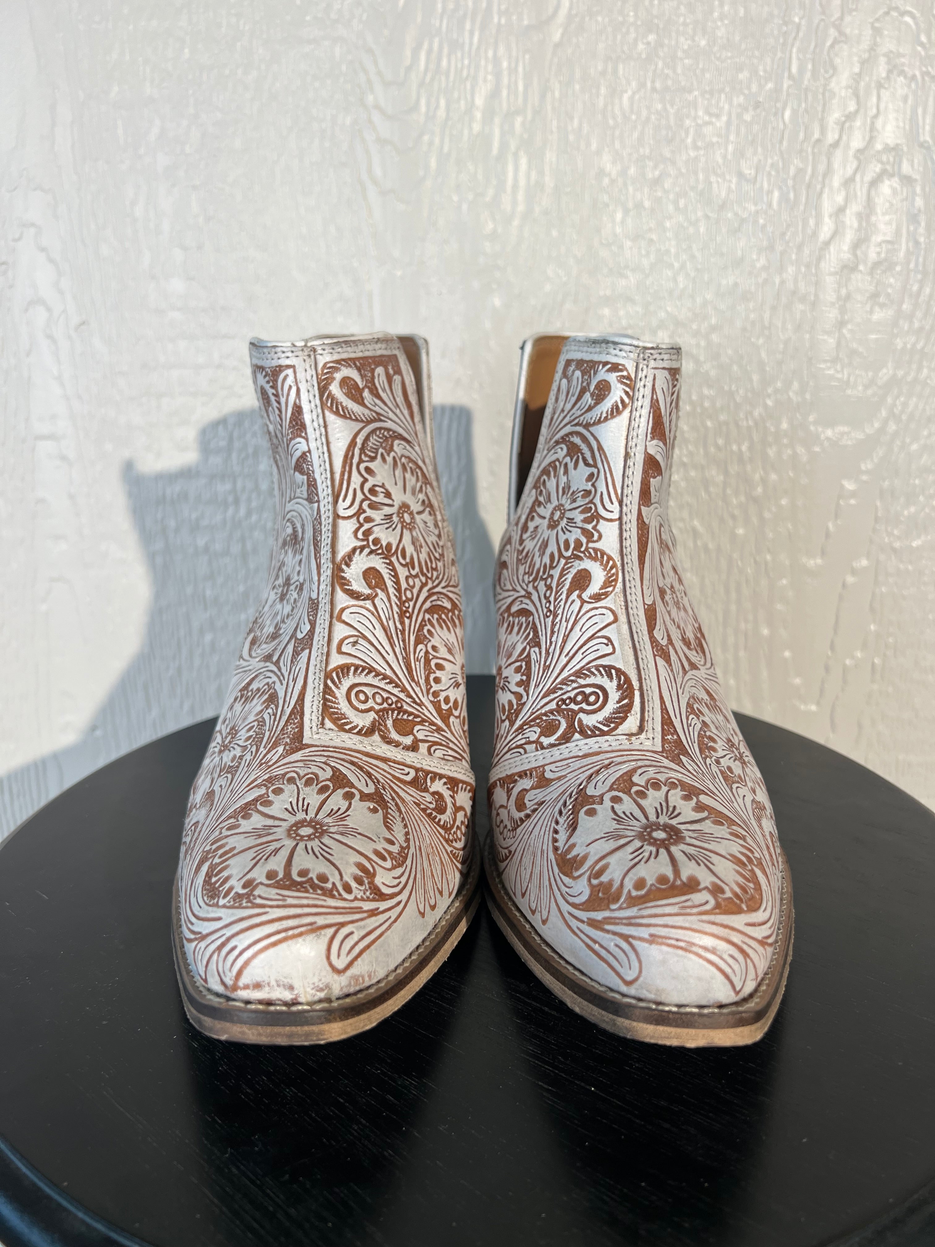 Myra size 10 white cowgirl booties NWOT