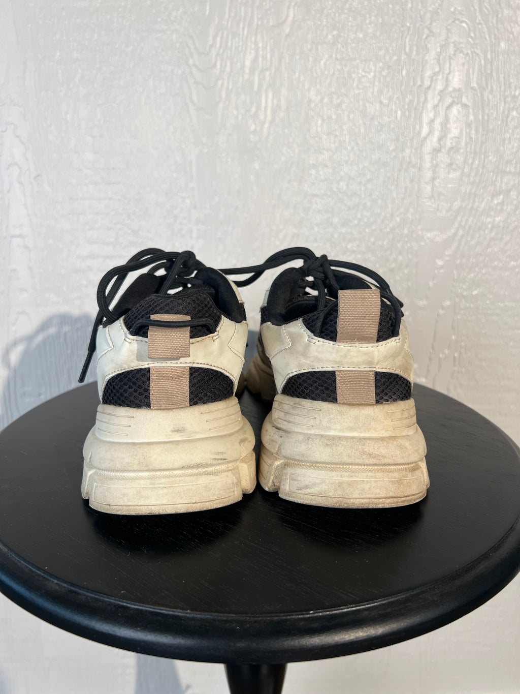 Steve Madden size 10 tennis shoes USED
