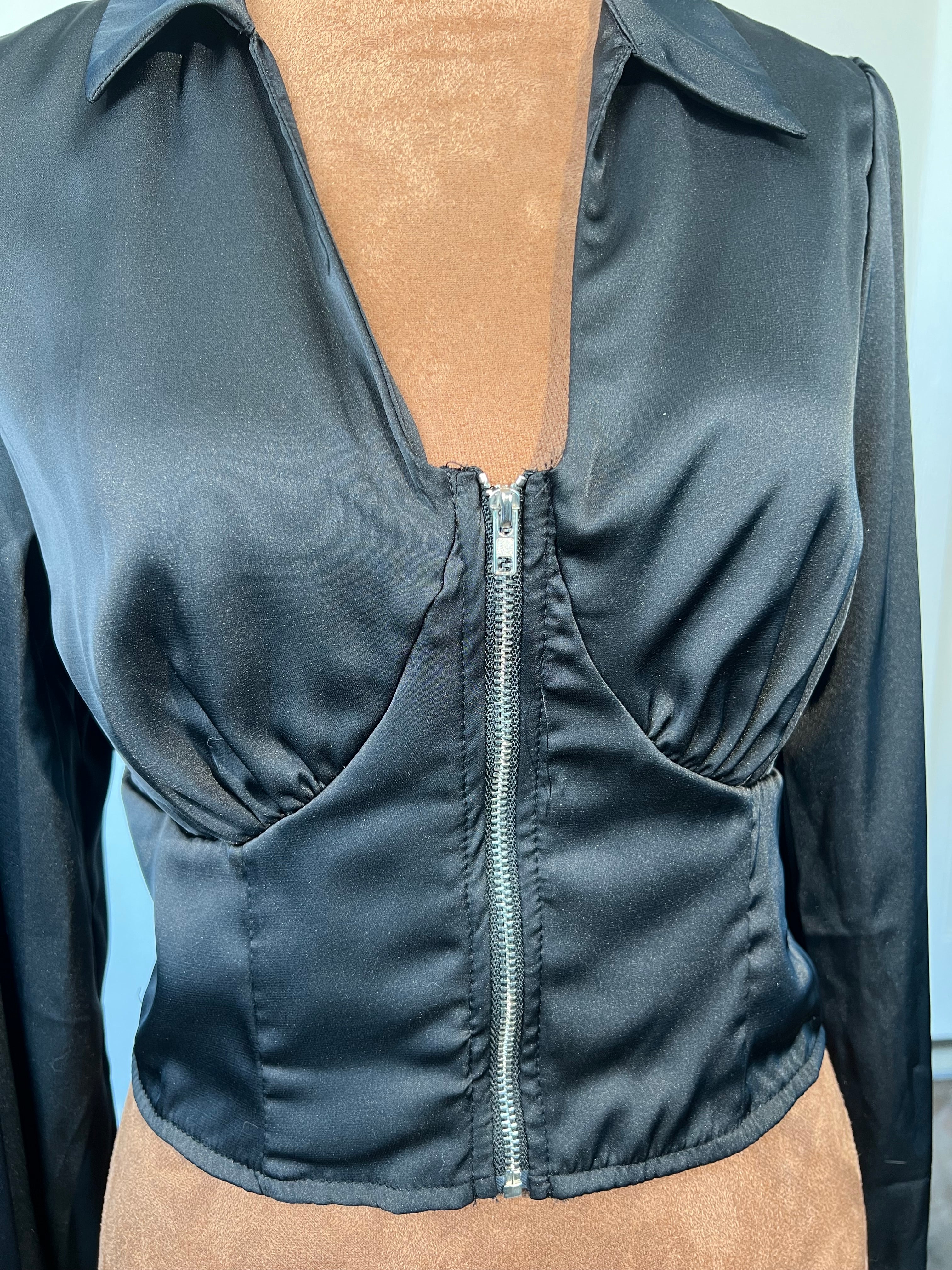 Story On size small long sleeve blouse LIKE NEW