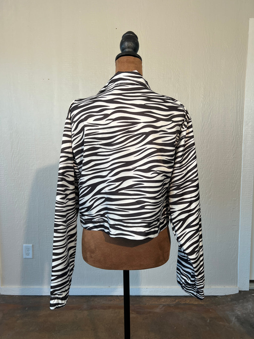 Pretty Little Thing size 6 cropped jacket LIKE NEW