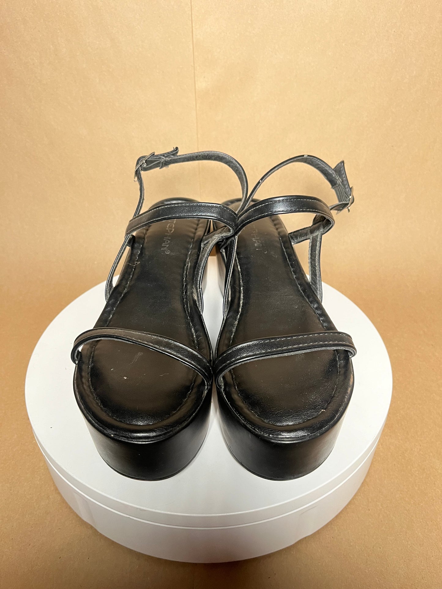 Stephan size 9 black flatform sandals USED