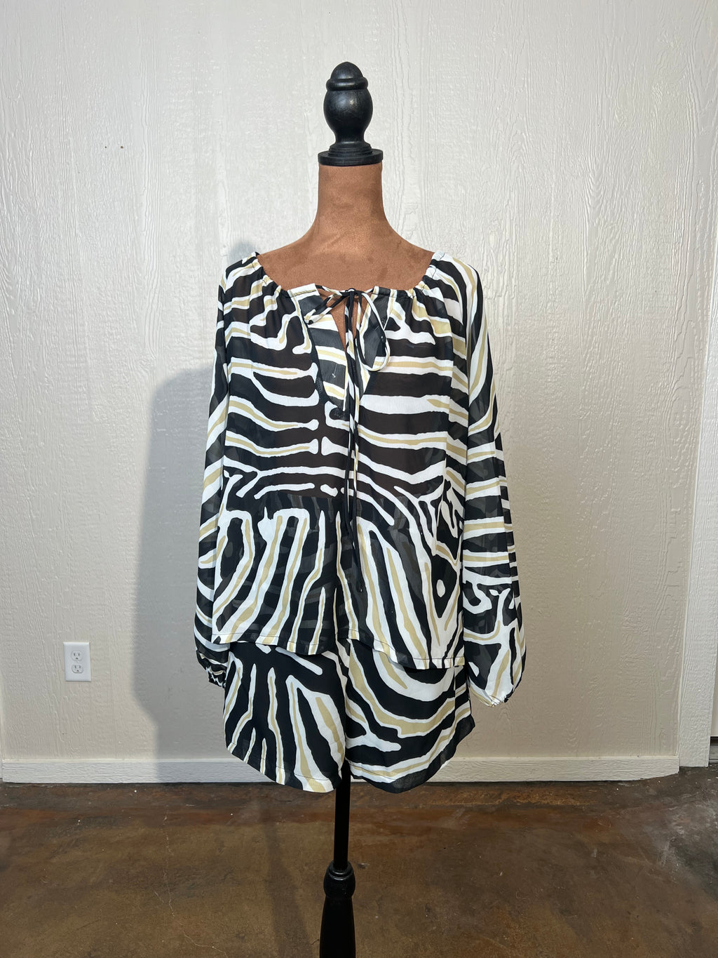 Fashion Nova size small shorts set NWT