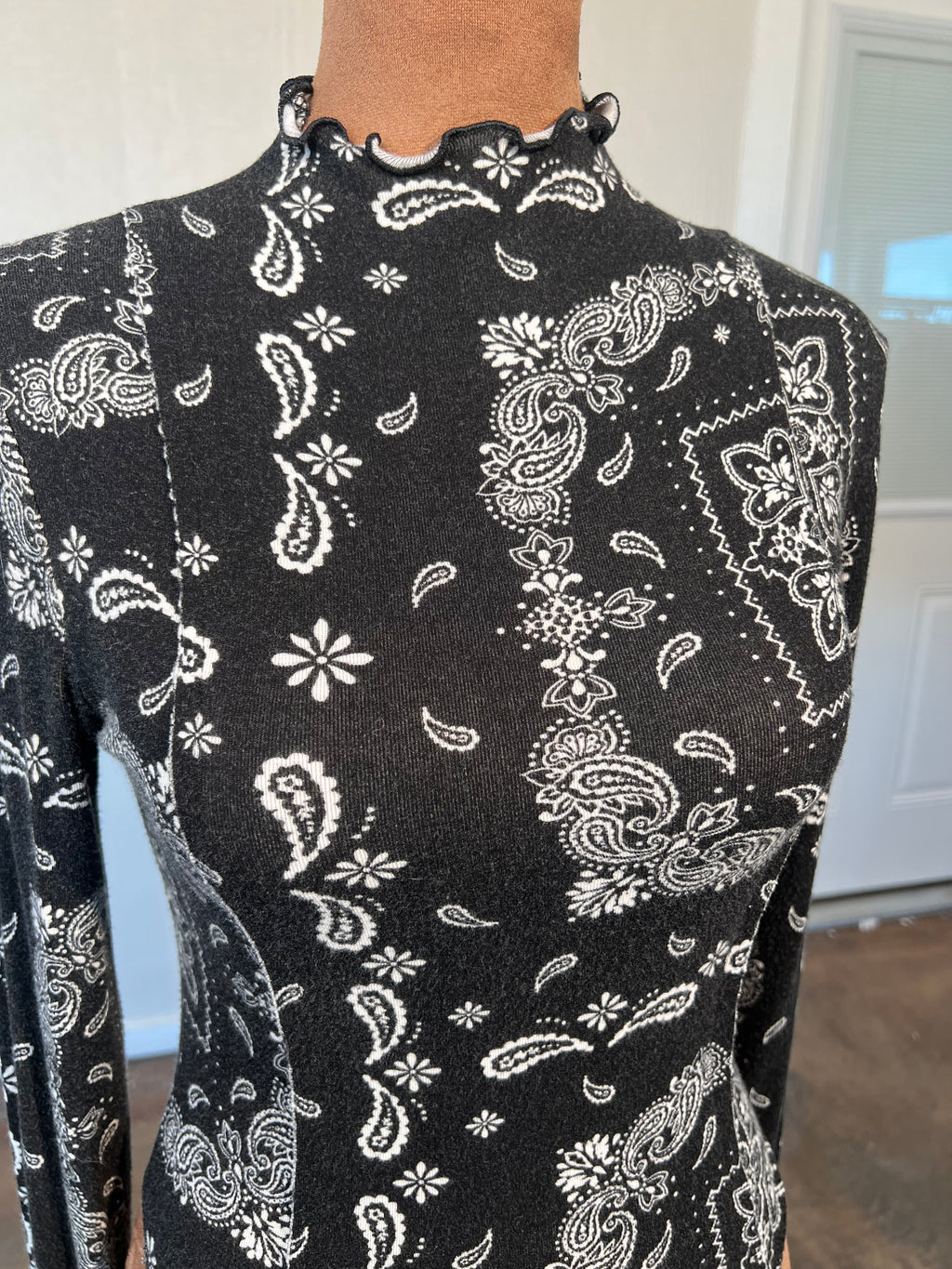 Forver 21 size small long sleeve blouse USED