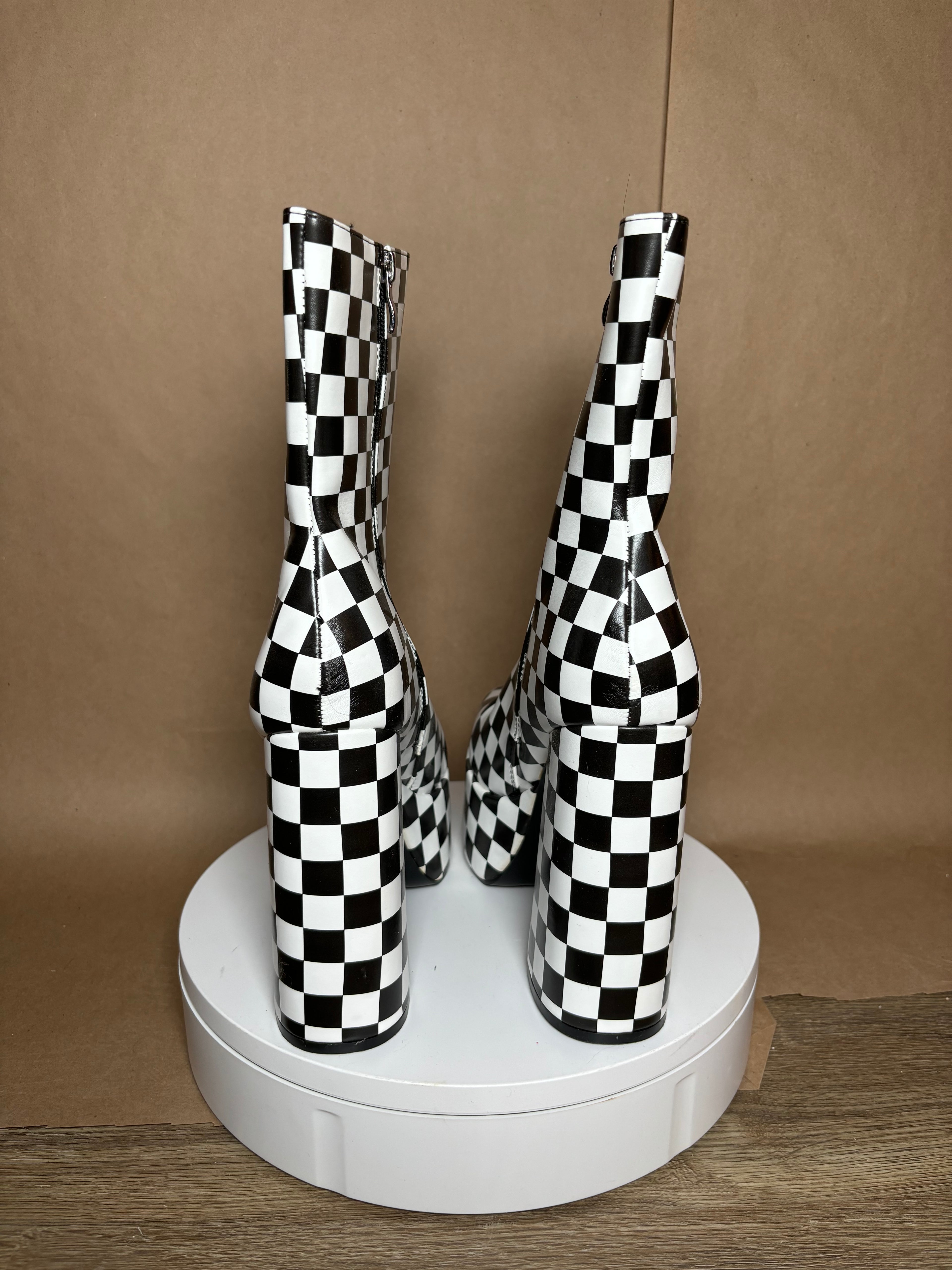 Dolls Kill size 9.5 checkered platform boots NEW WITHOUT TAGS