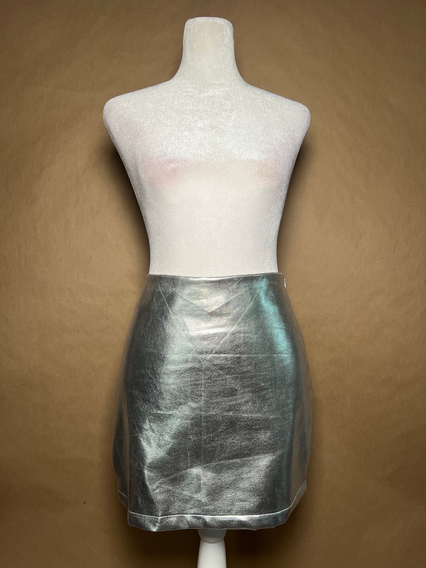 Simple size medium silver metallic skirt GENTLY USED