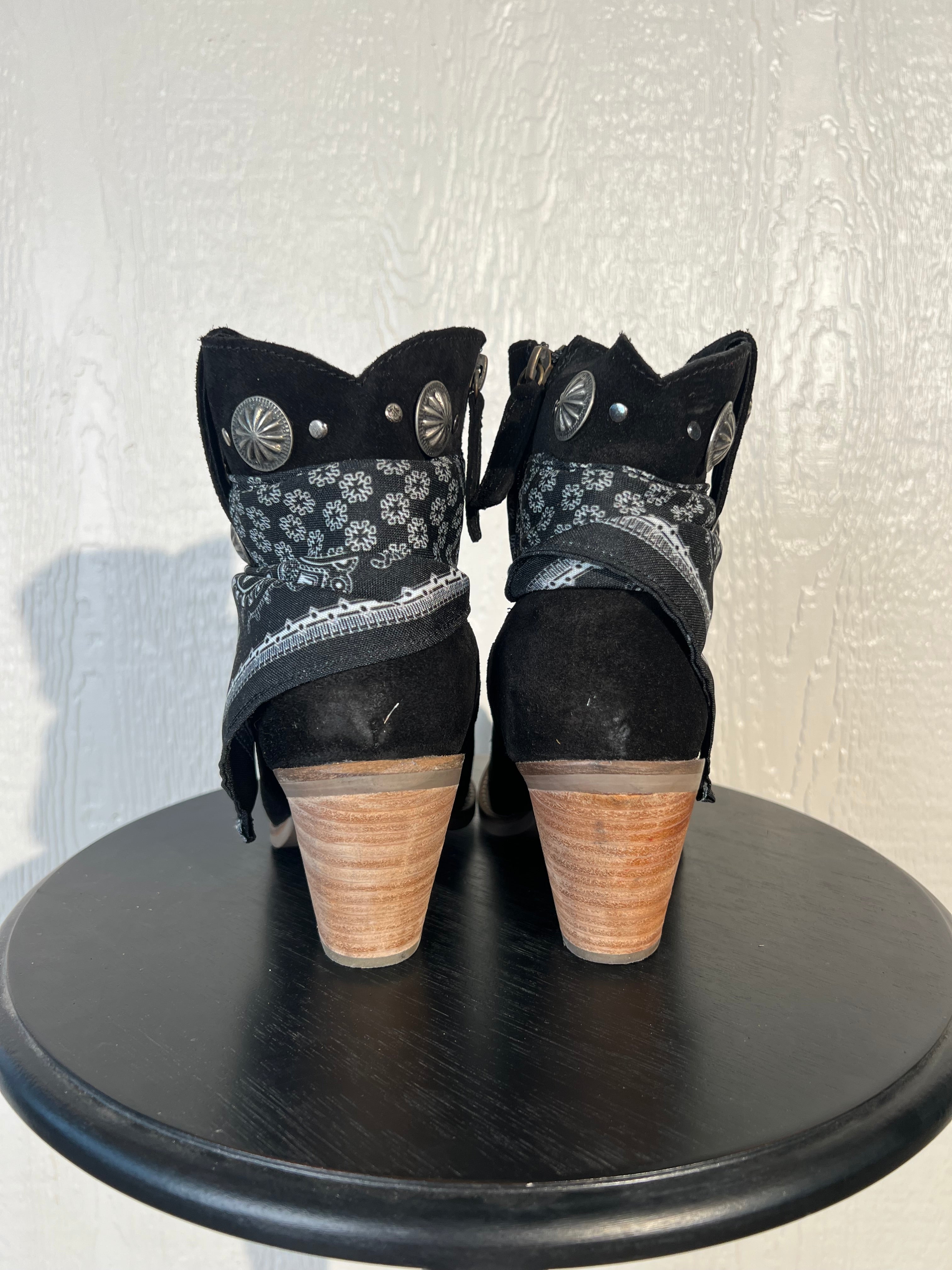 Dingo size 10 crazy bandida booties NWT