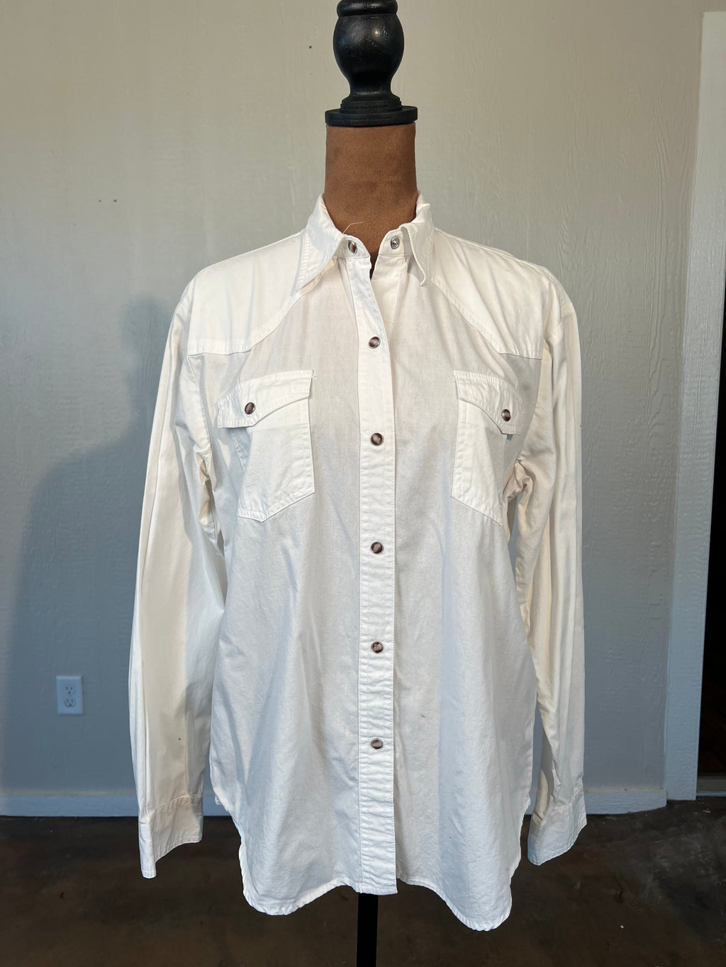 Roper size medium pearl snap USED