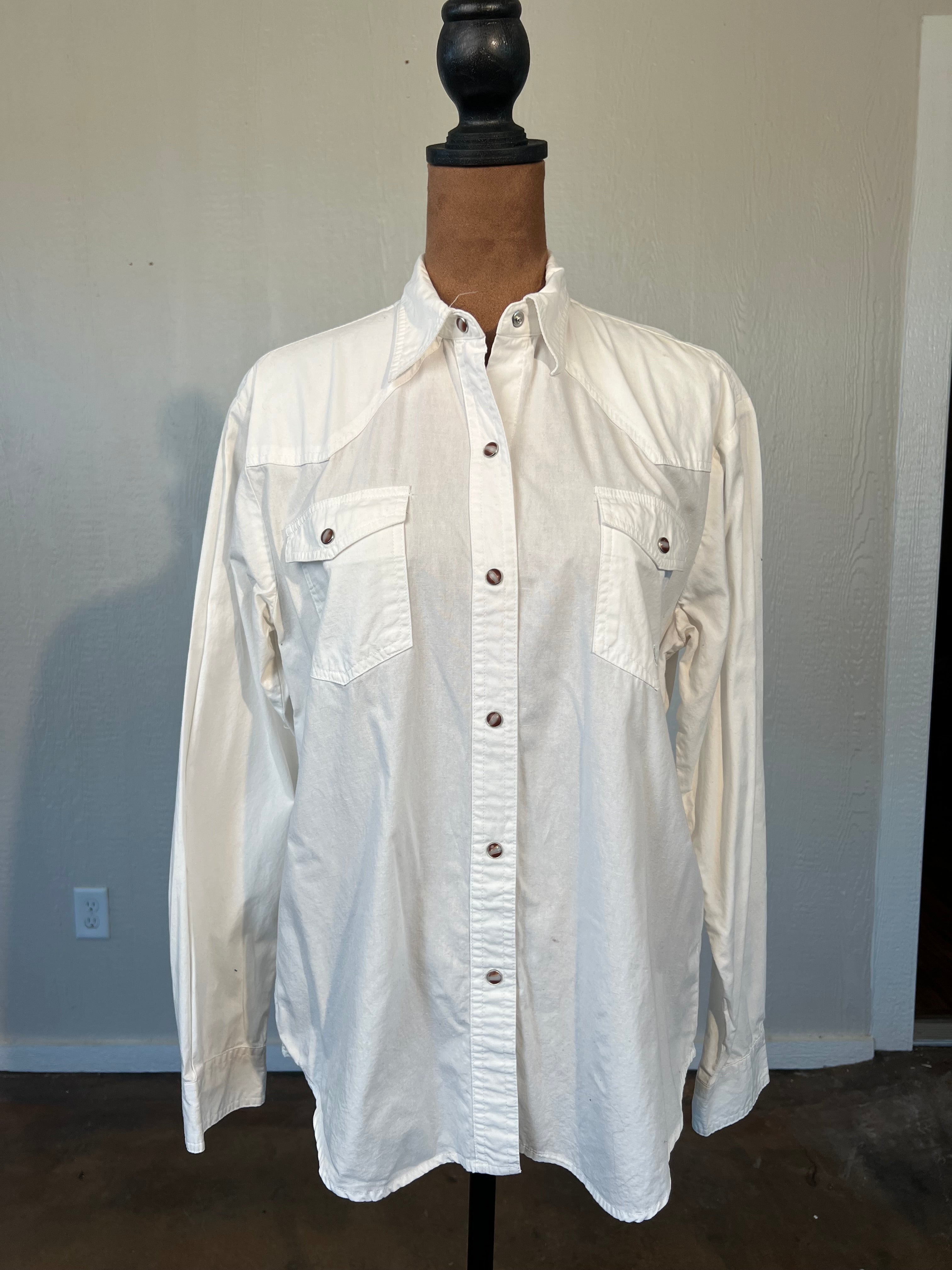 Roper size medium pearl snap USED