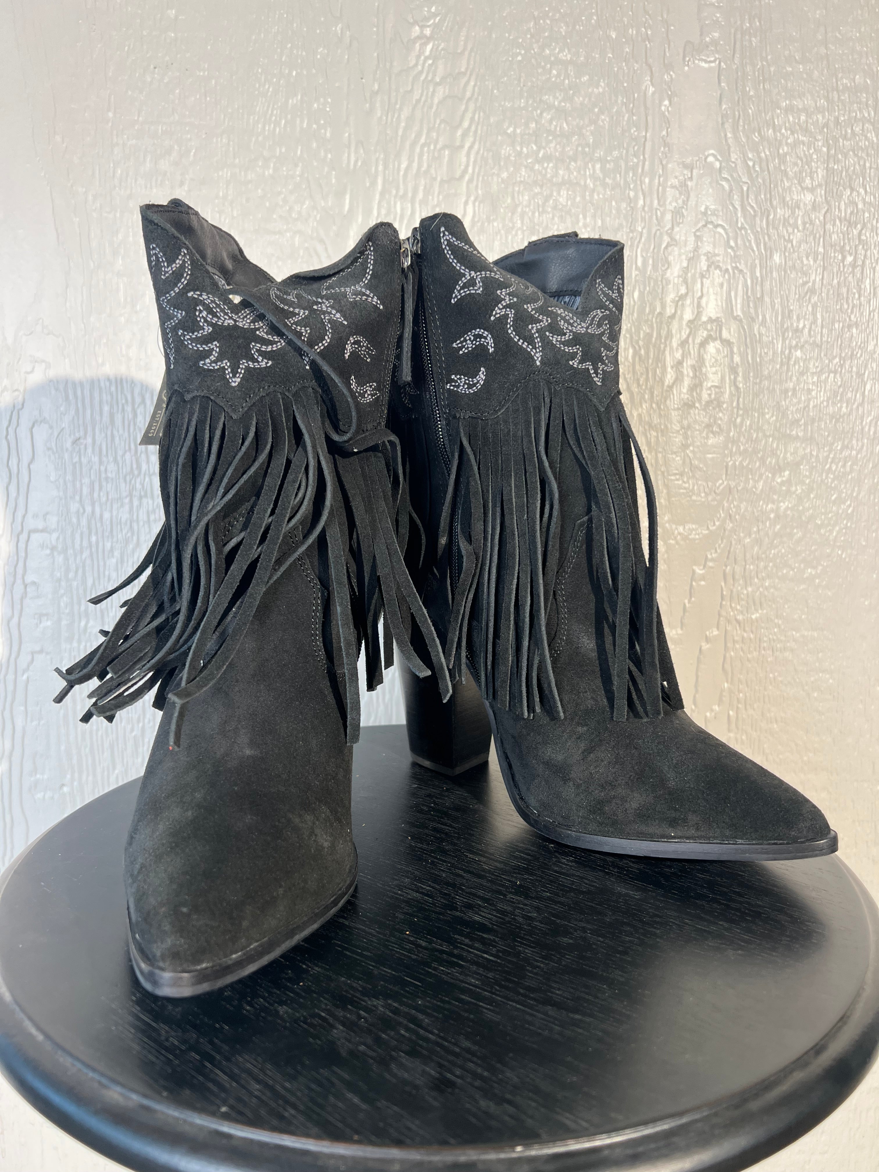 Dingo size 10 crazy train black booties NWT