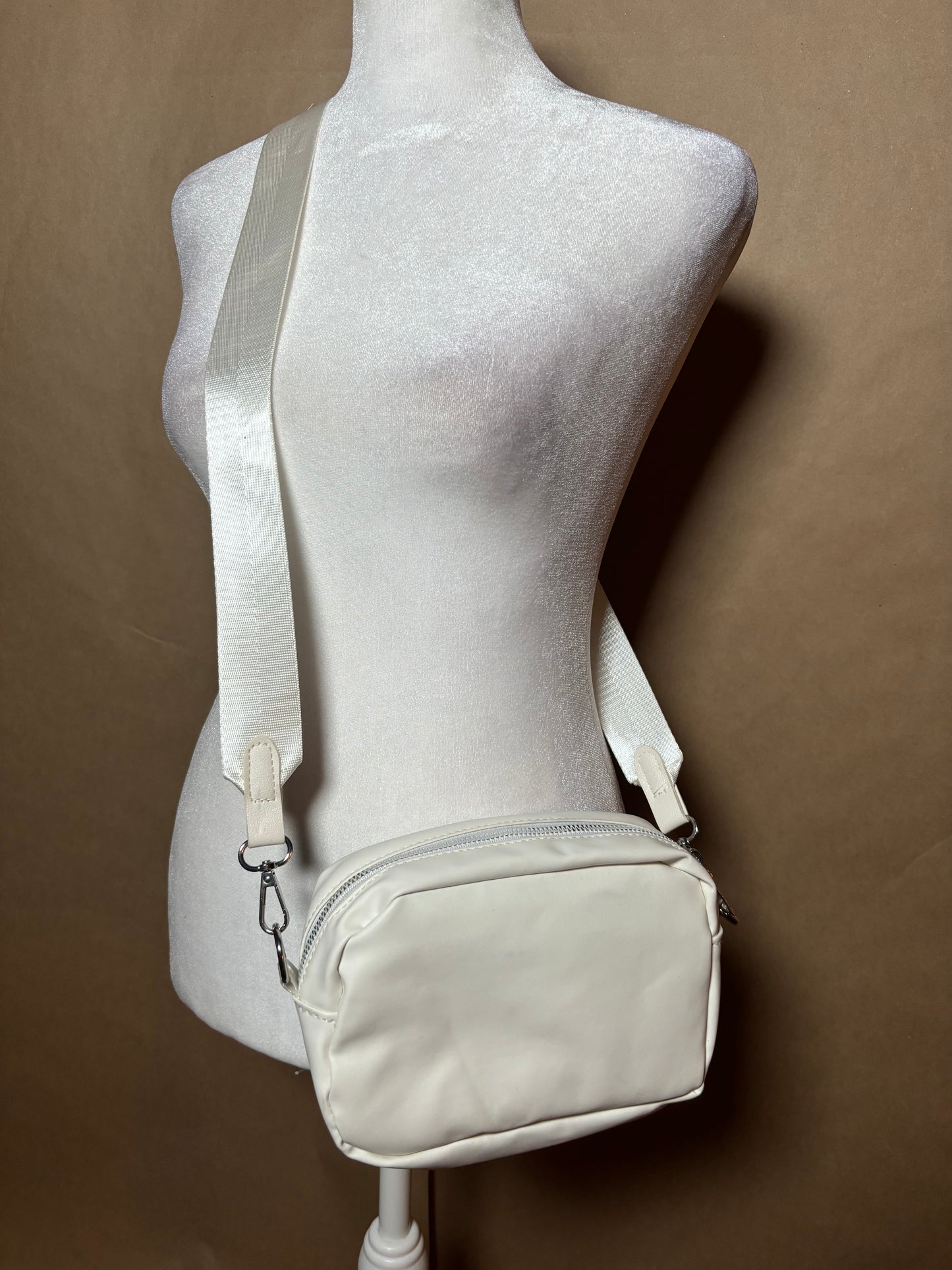 simple crossbody white bag LIKE NEW