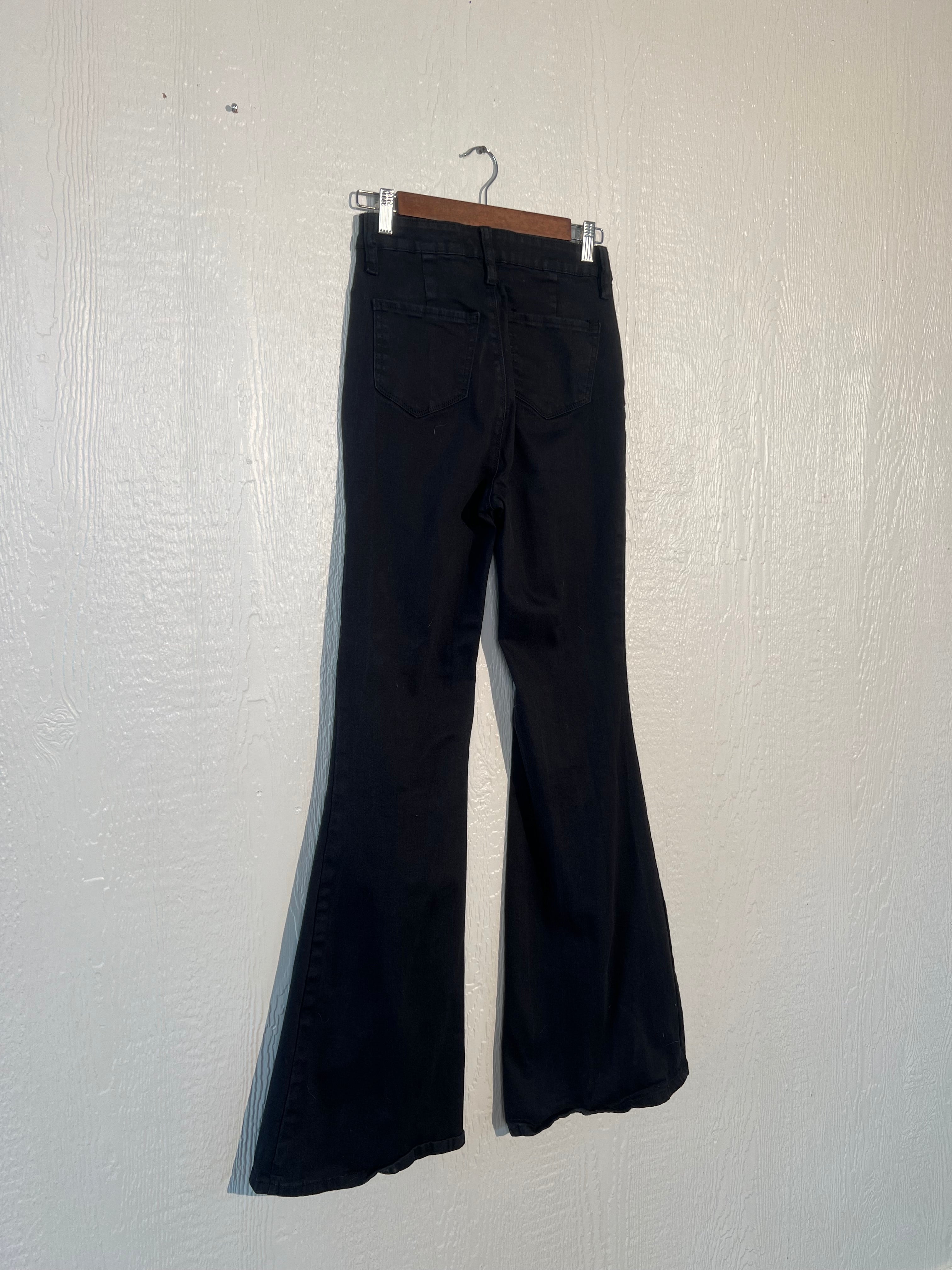 Fashion Nova size 28" x 36" jeans LIKE NEW