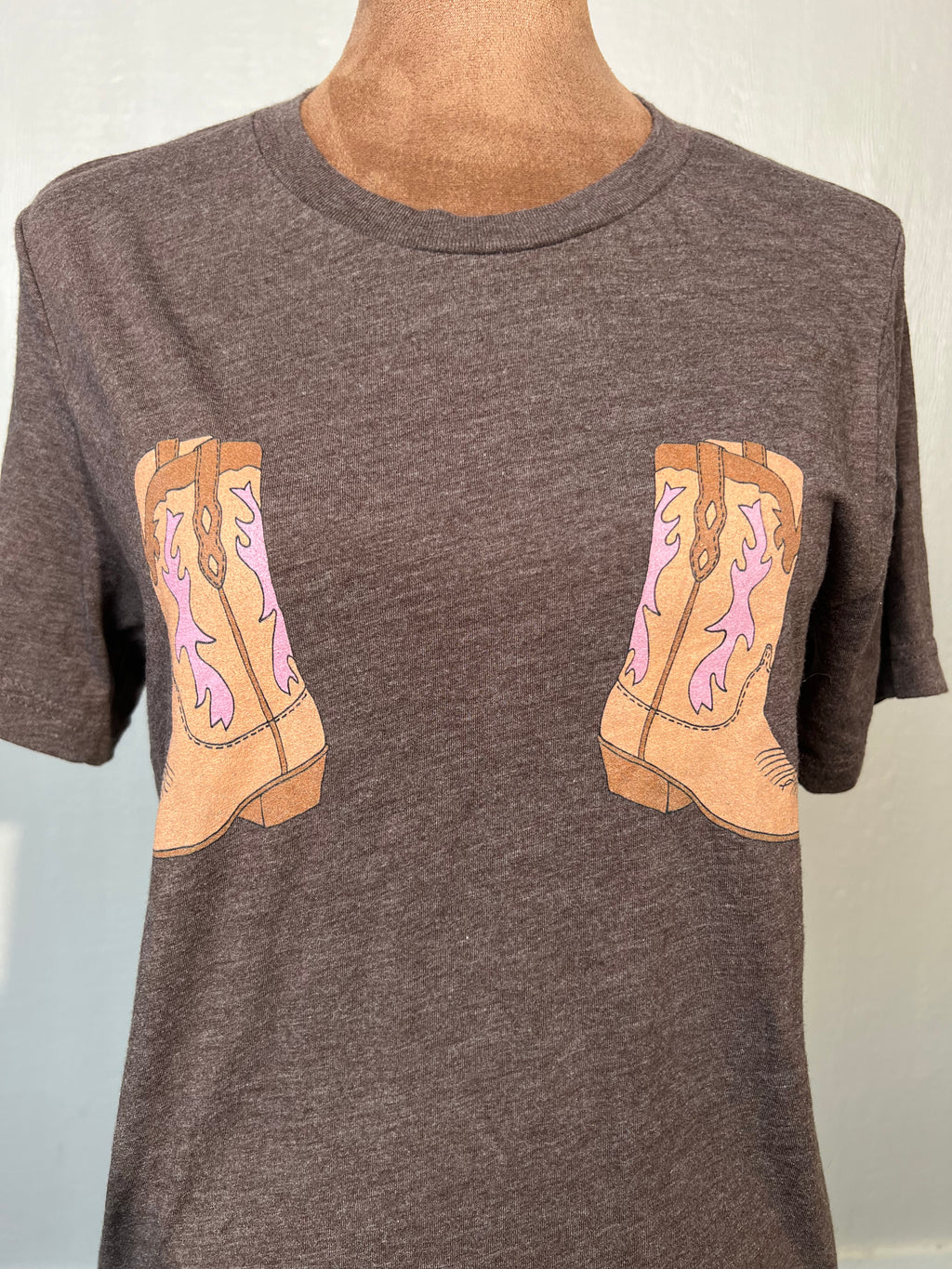Graphic tee size small GENTLY USED