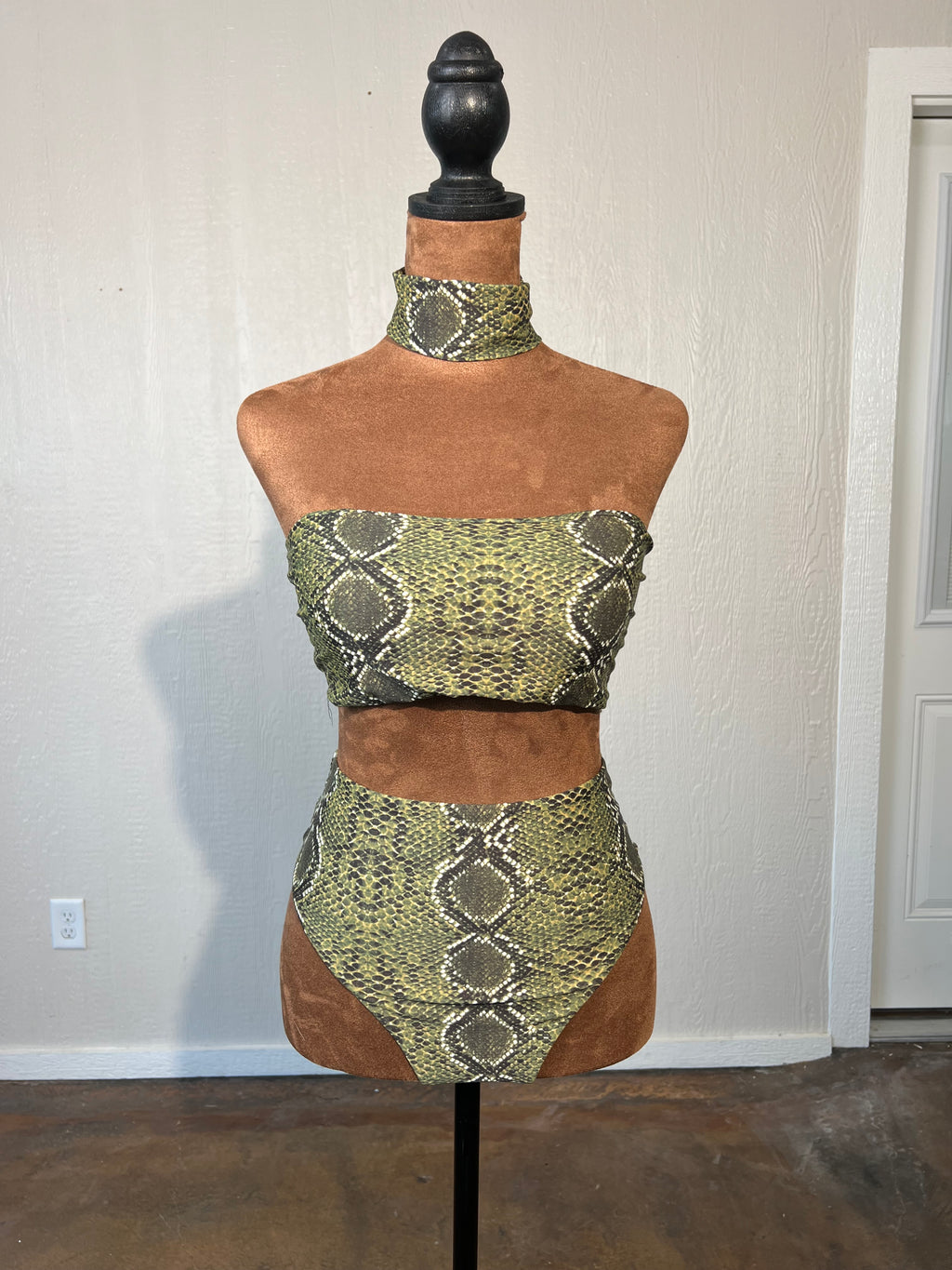 Amazon Fashion size small bikini GENTLY USED