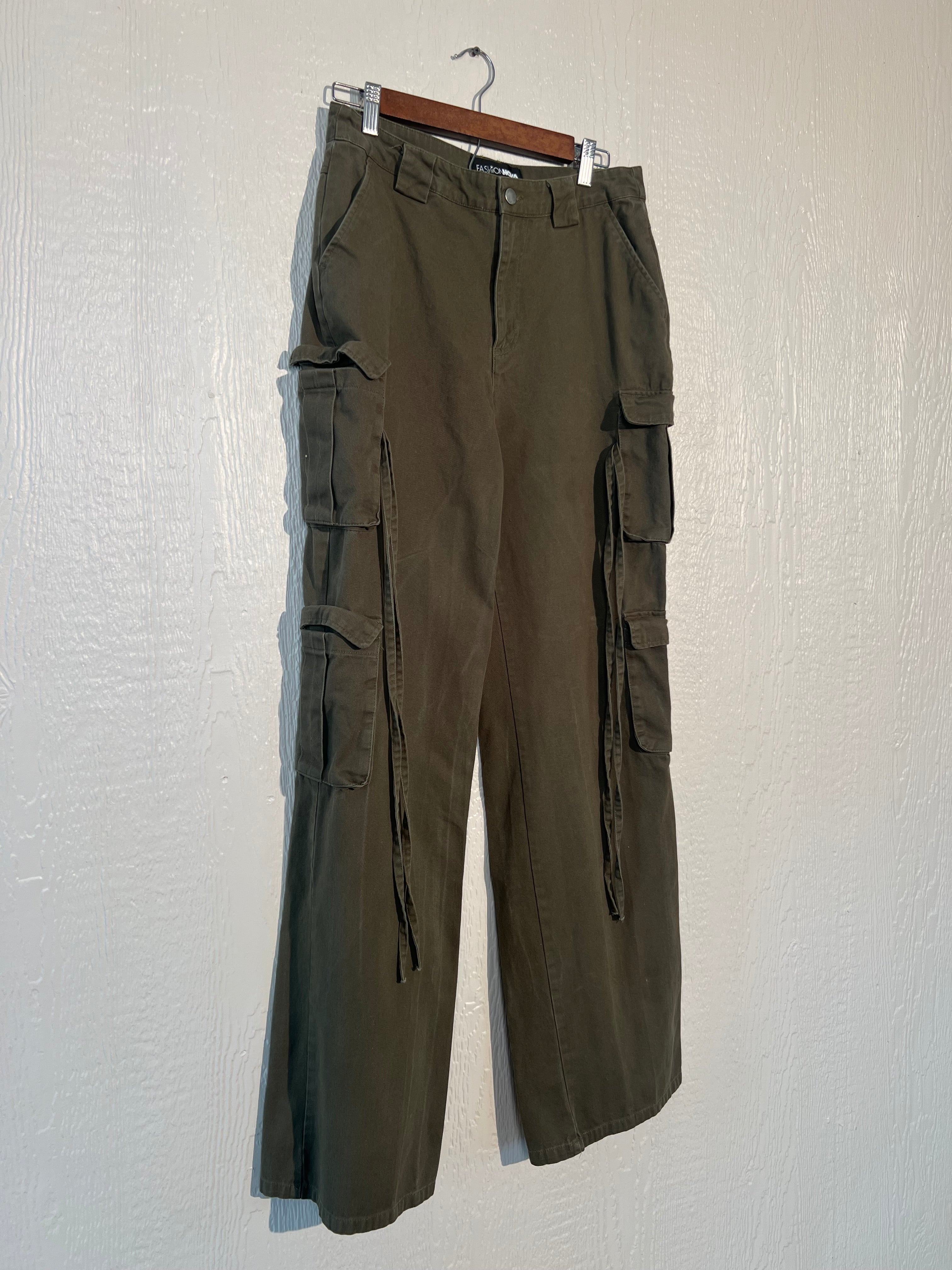 Fashion Nova size 26" x 36" cargo pants USED