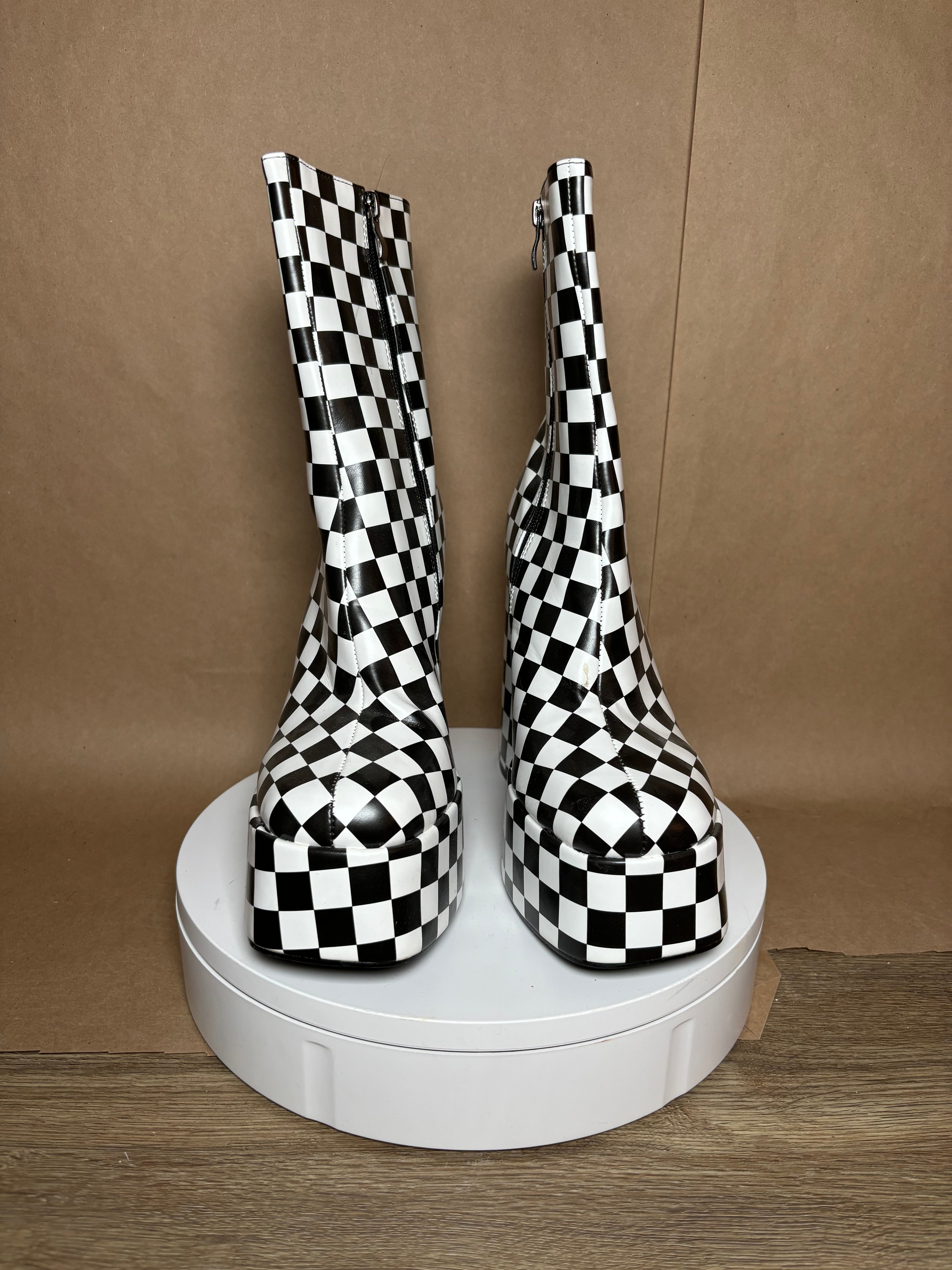 Dolls Kill size 9.5 checkered platform boots NEW WITHOUT TAGS