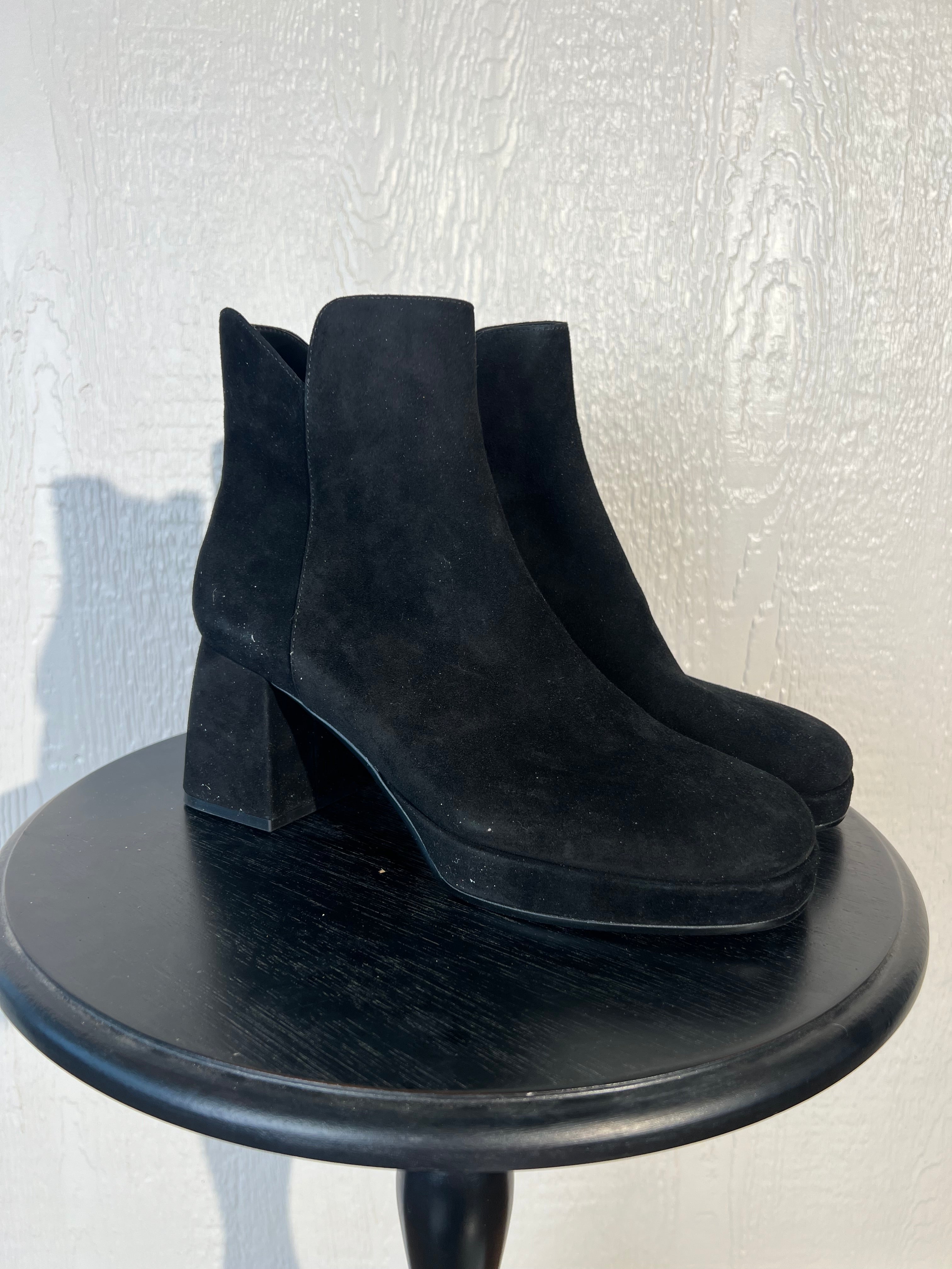 Vaneli size 9.5 black booties NWT