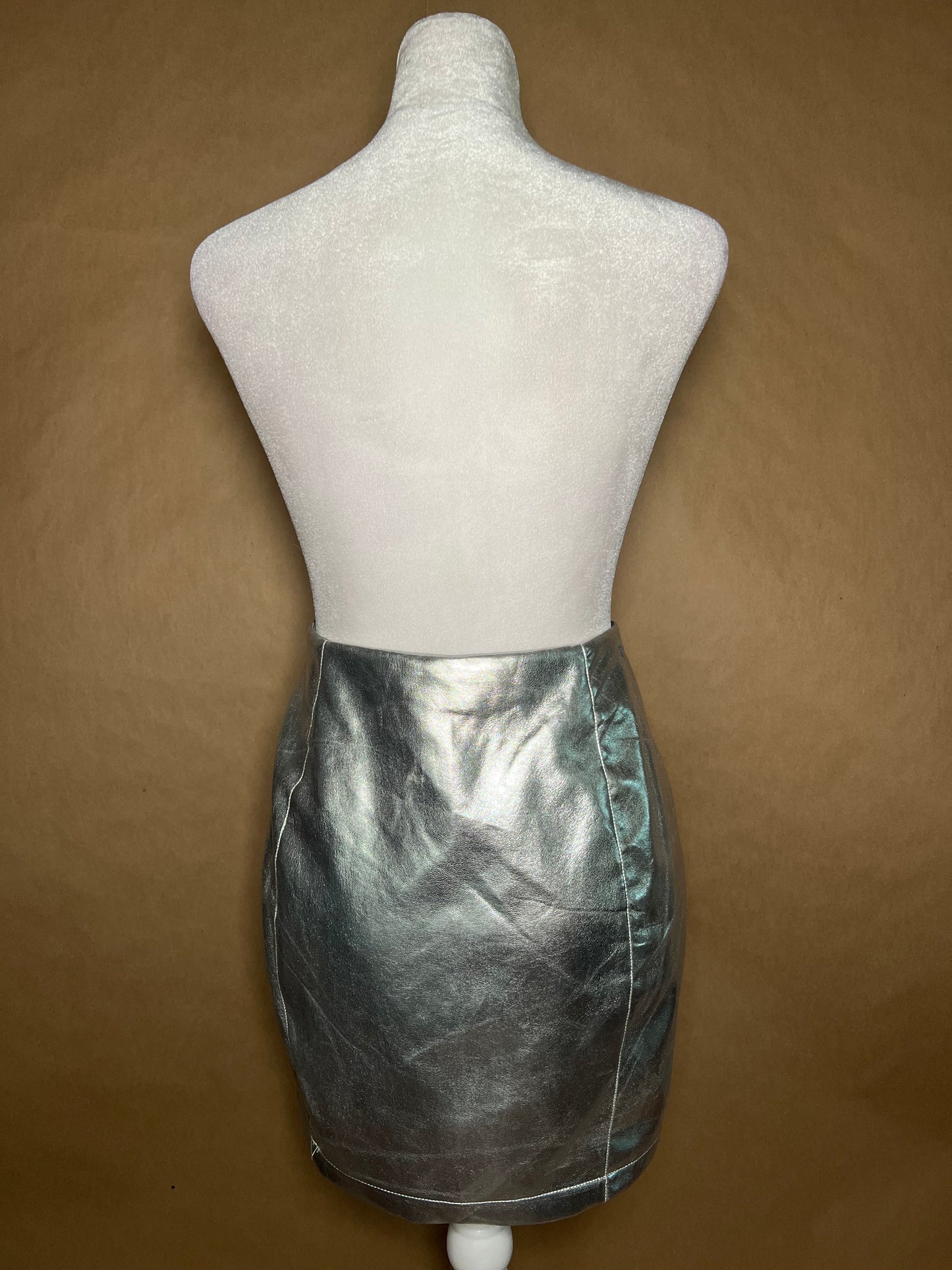 Simple size medium silver metallic skirt GENTLY USED