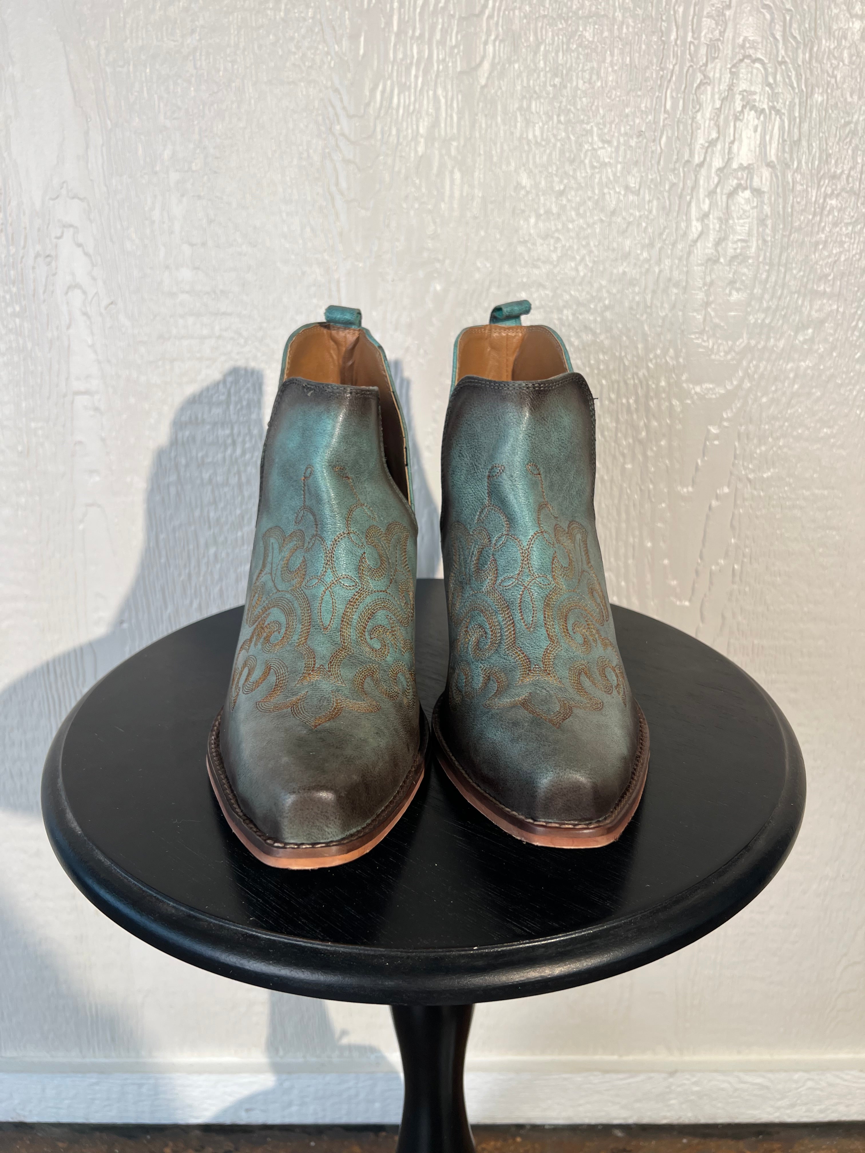 Myra size 10 turquoise cowgirl booties NWOT