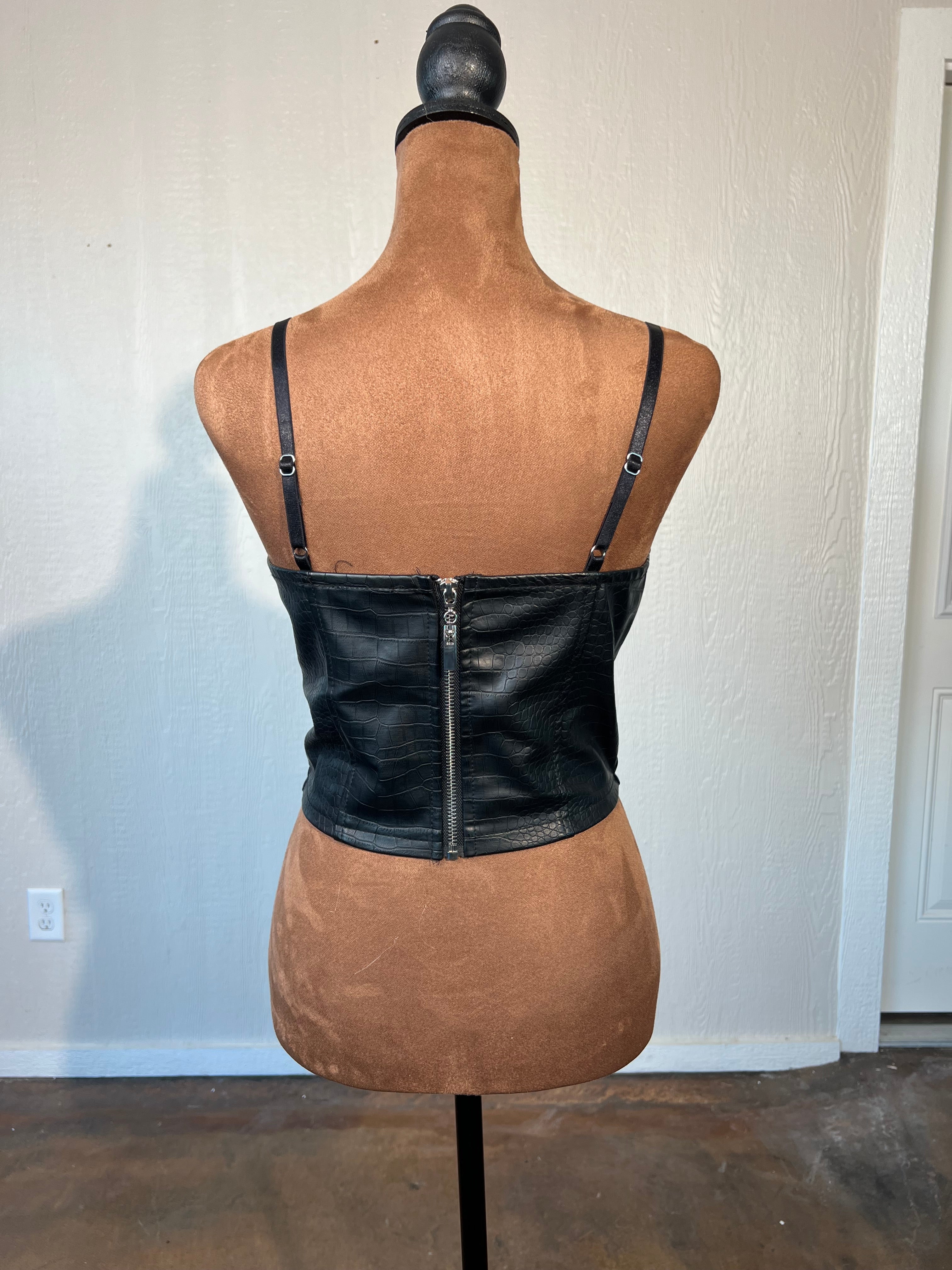 Fashion Nova size small crop top GENTLY USED