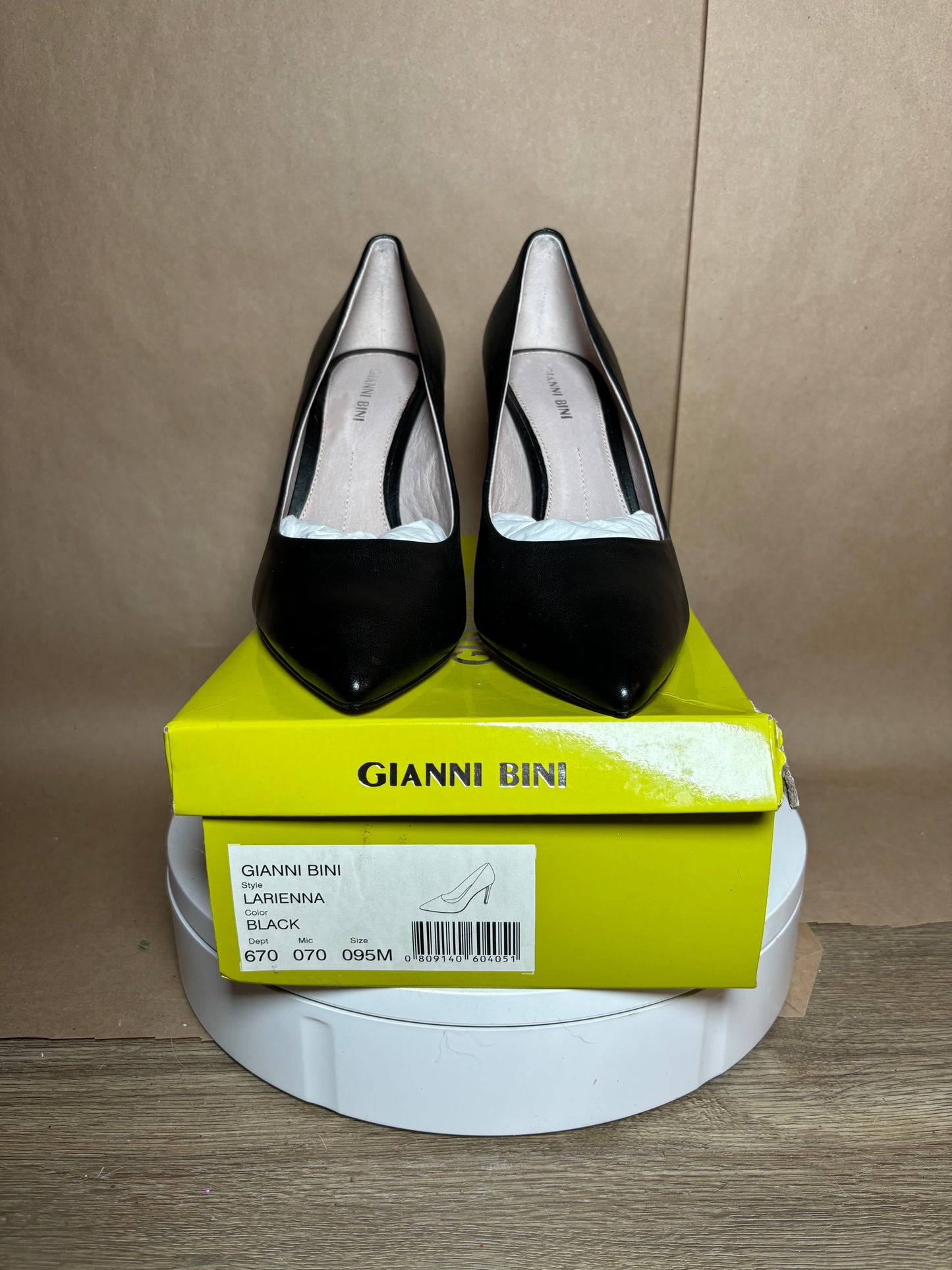 Gianni Bini size 9.5 pumps NEW IN BOX