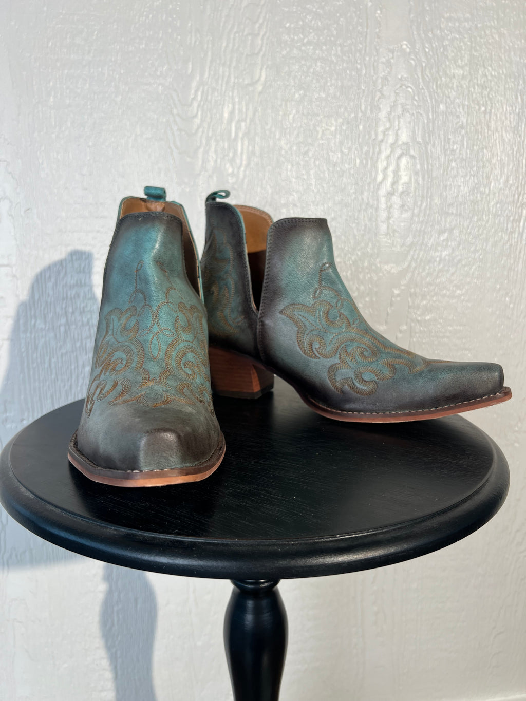 Myra size 10 turquoise cowgirl booties NWOT
