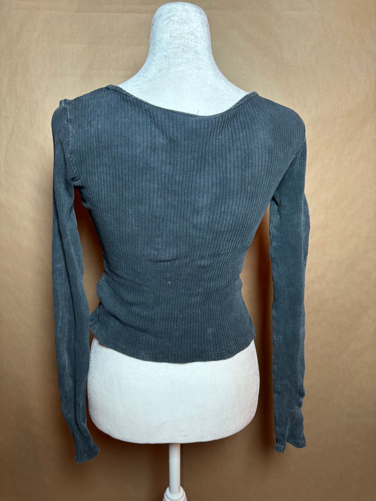 Junie Clothing size small long sleeve crop top USED