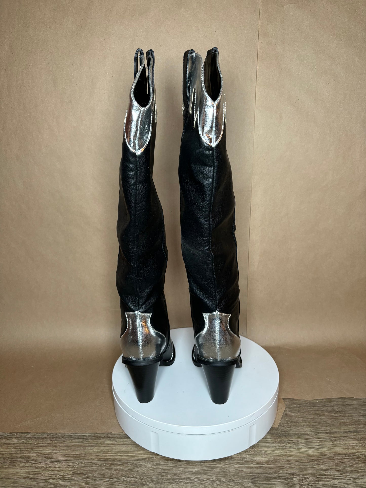 Billini Sayuri size 6 boots NEW IN BOX