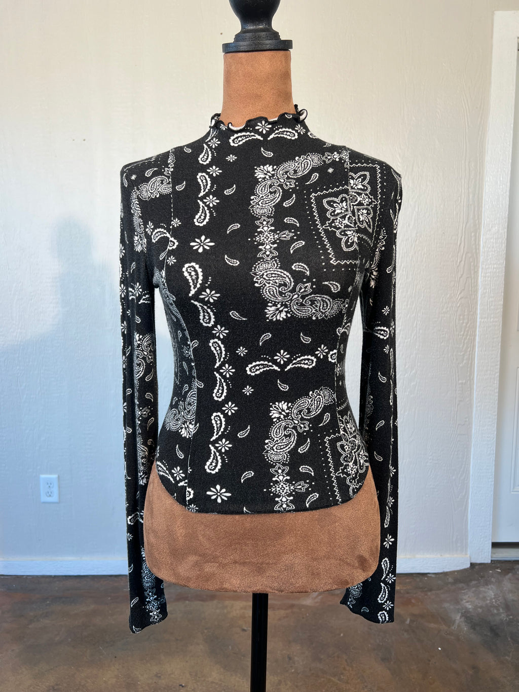 Forver 21 size small long sleeve blouse USED