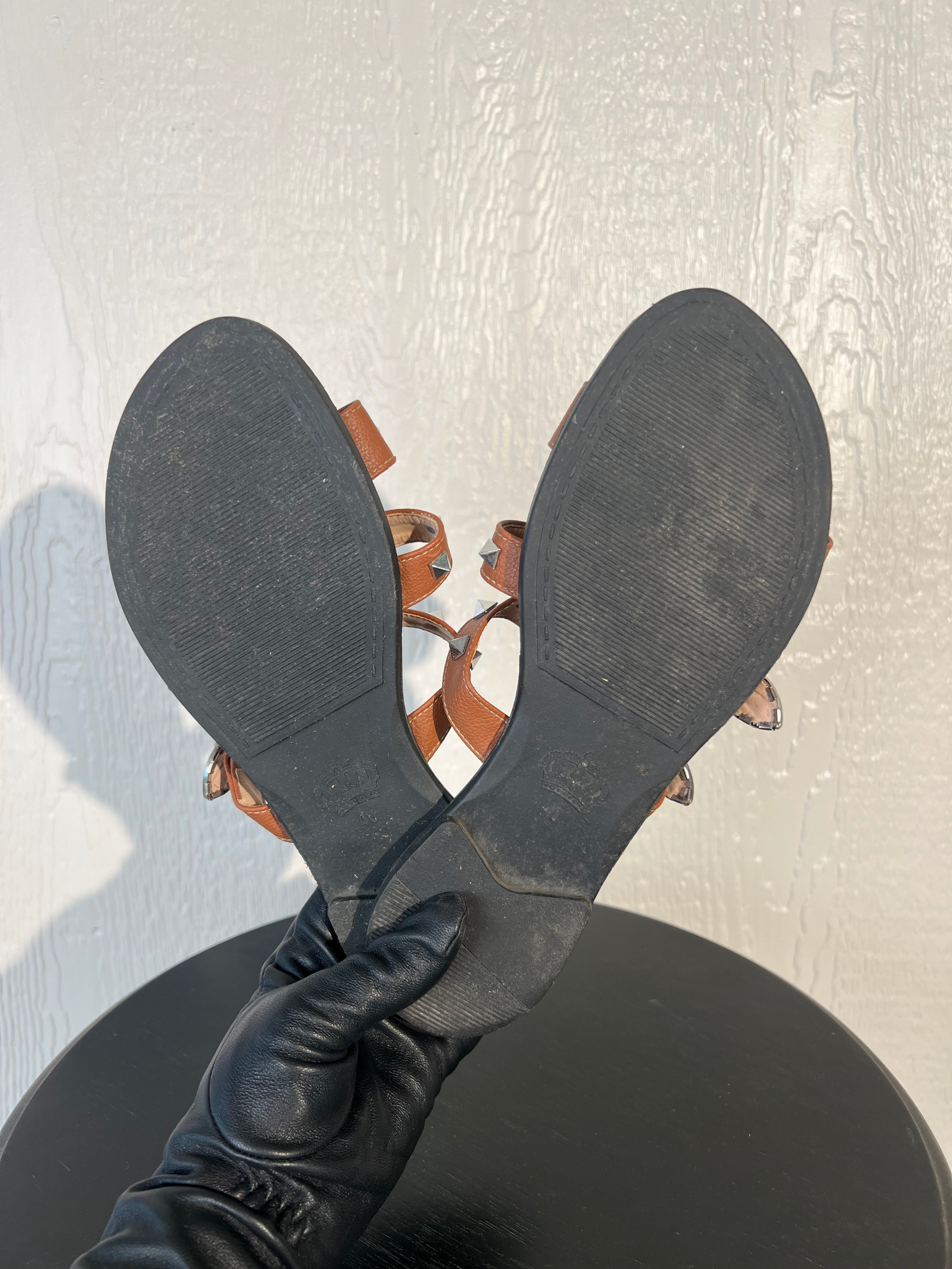 Everglades size 9 brown sandals USED