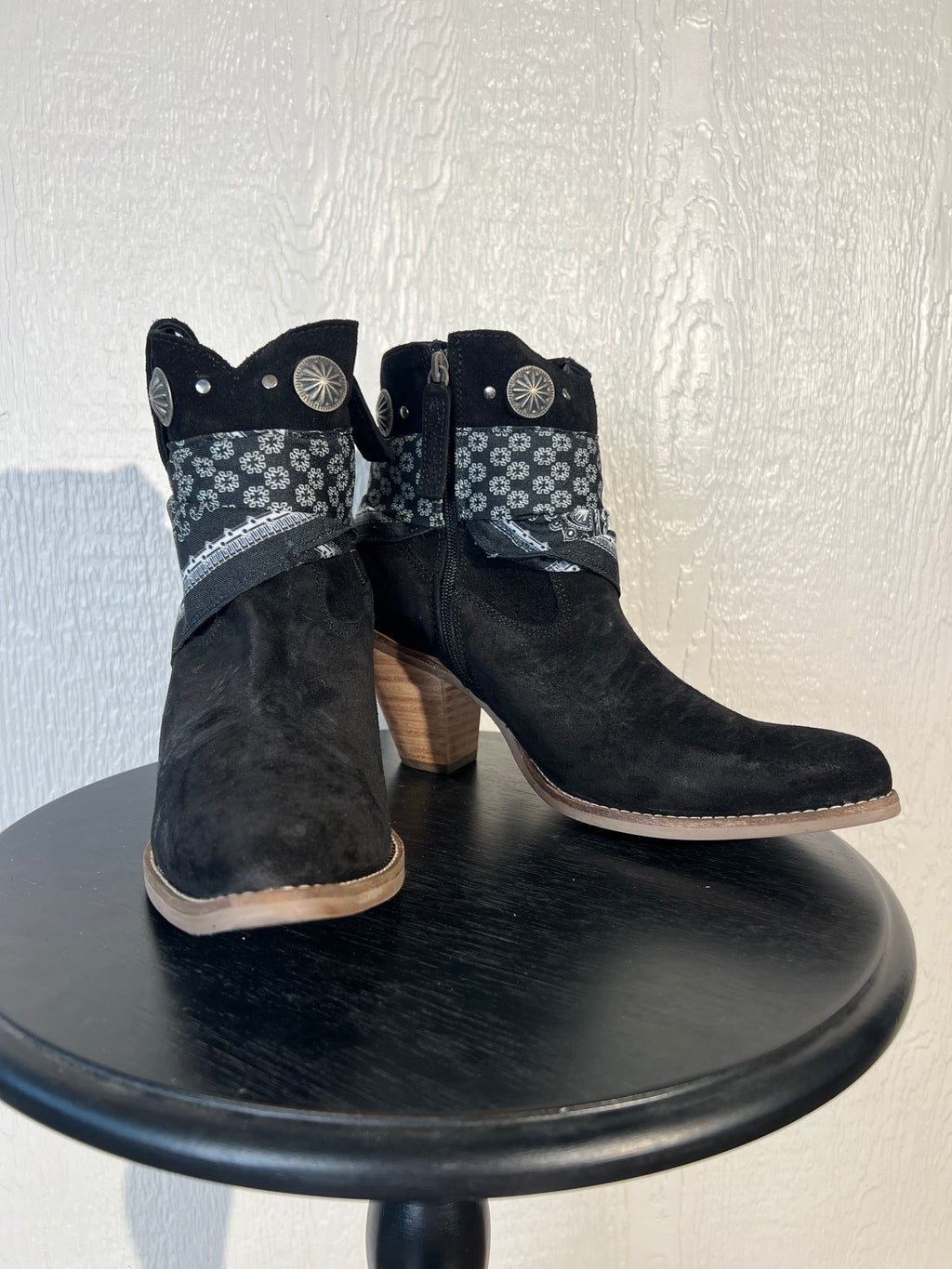 Dingo size 10 crazy bandida booties NWT