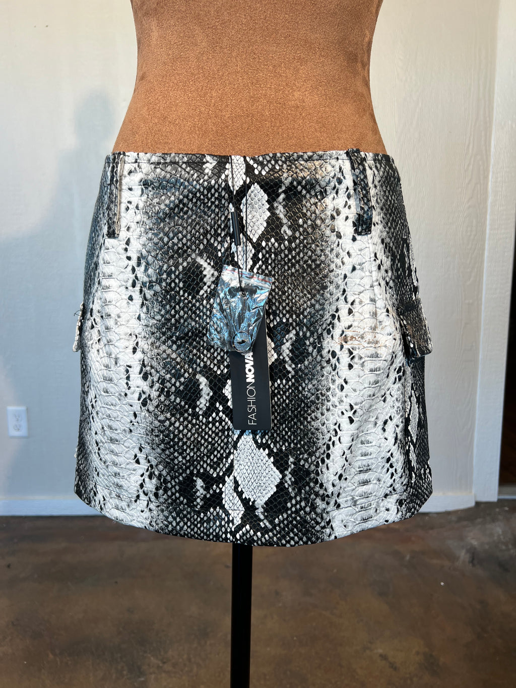 Fashion Nova size small ultra mini skirt NWT
