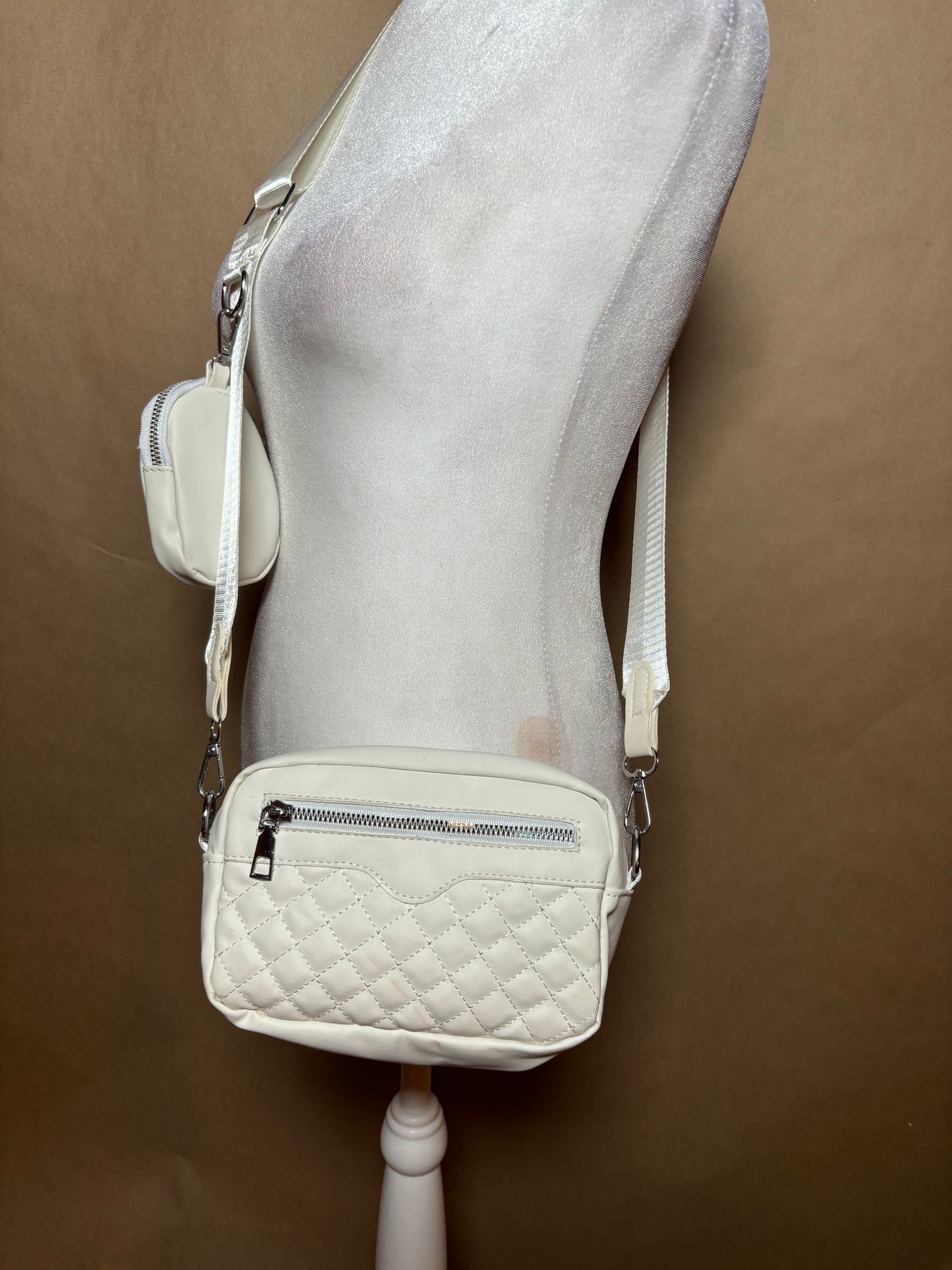 simple crossbody white bag LIKE NEW