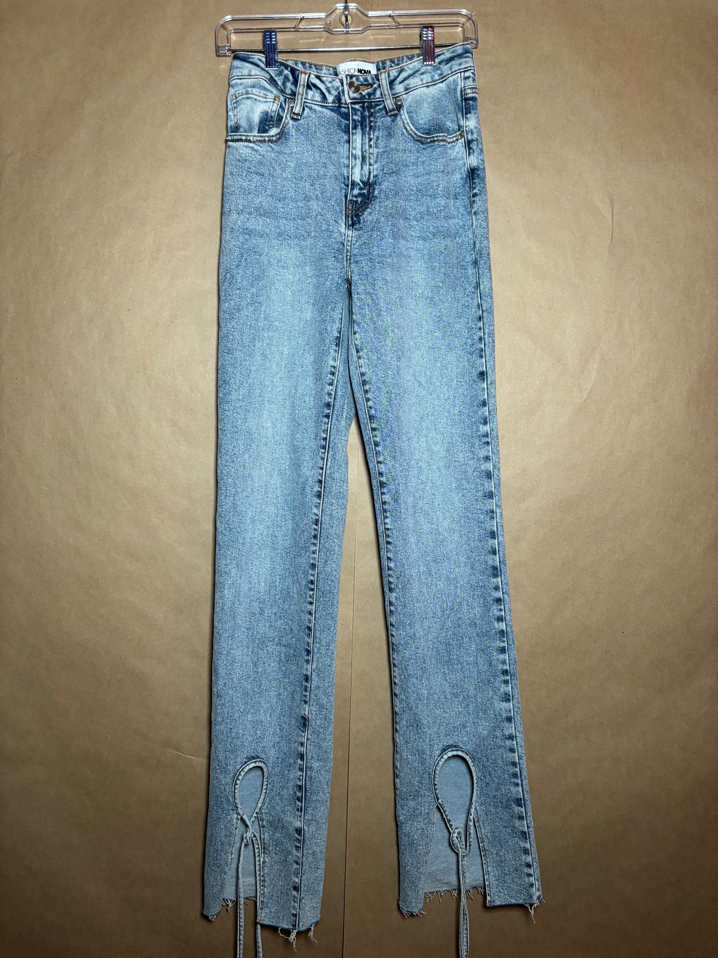 Fashion Nova size 5 jeans NEW WITHOUT TAGS