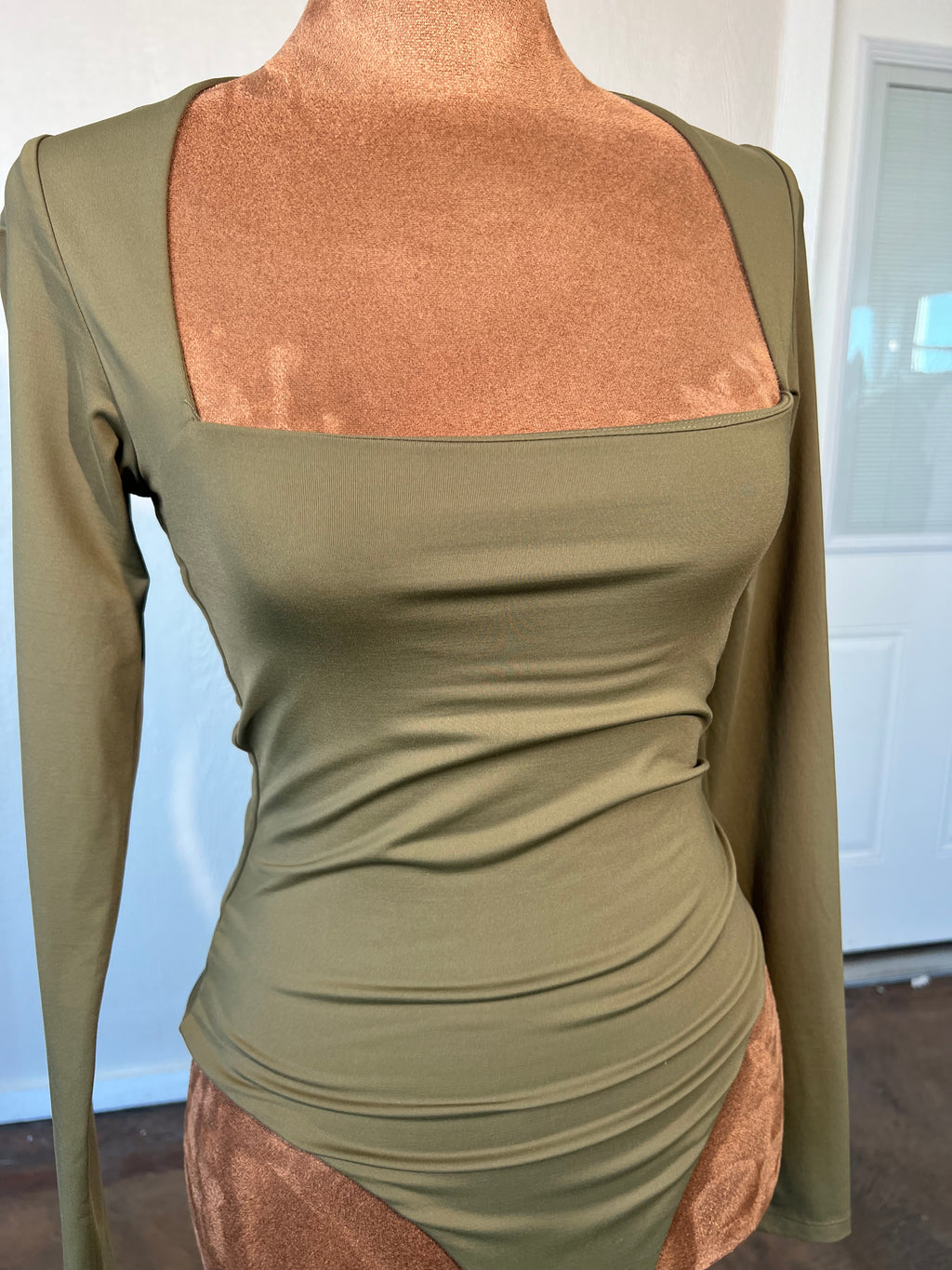 Quinsen size small long sleeve body suit LIKE NEW