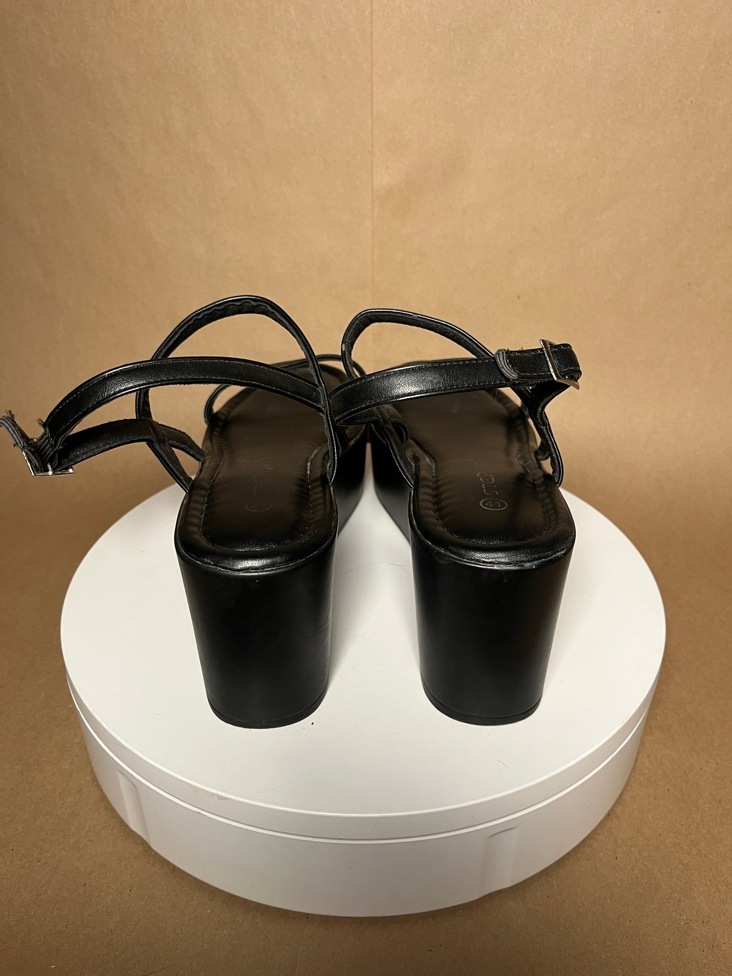 Stephan size 9 black flatform sandals USED