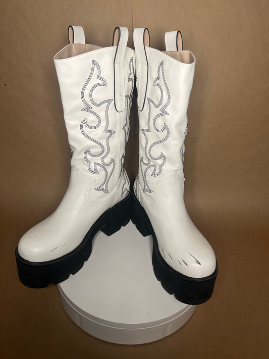 Dolls Kill size 10 platform cowboy style boot USED