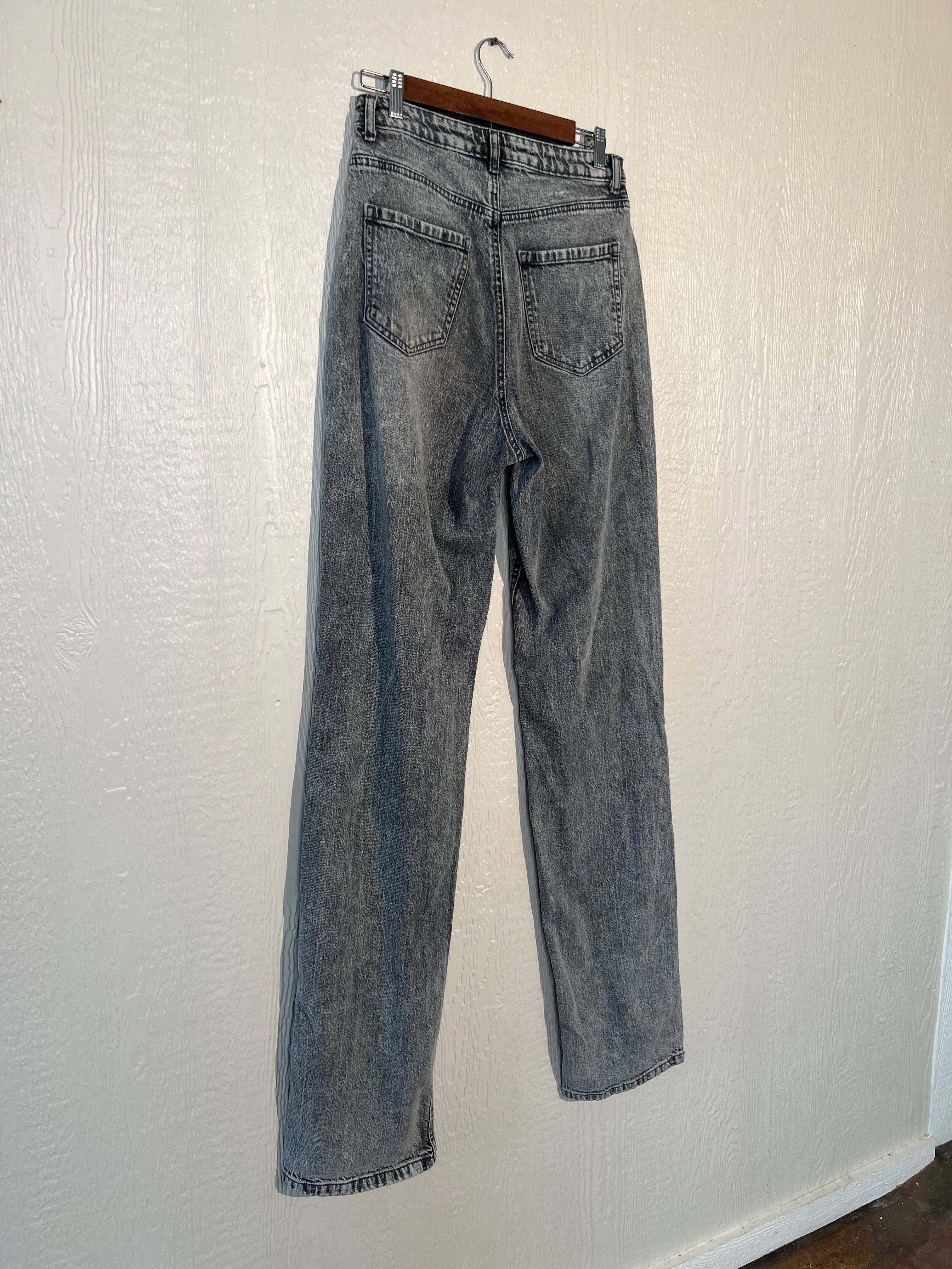 Pretty Little Thing size 28 x 40" jeans USED