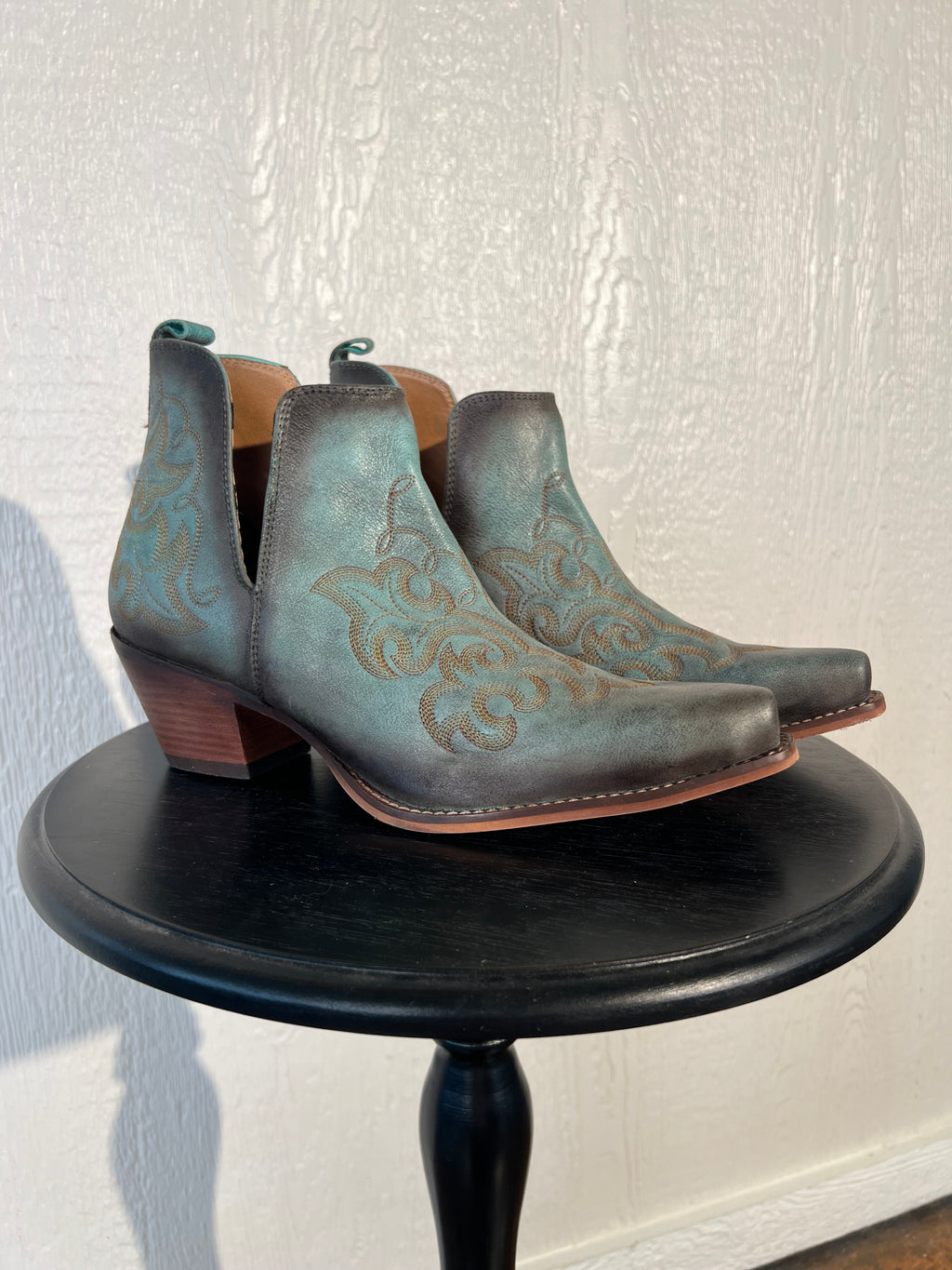 Myra size 10 turquoise cowgirl booties NWOT