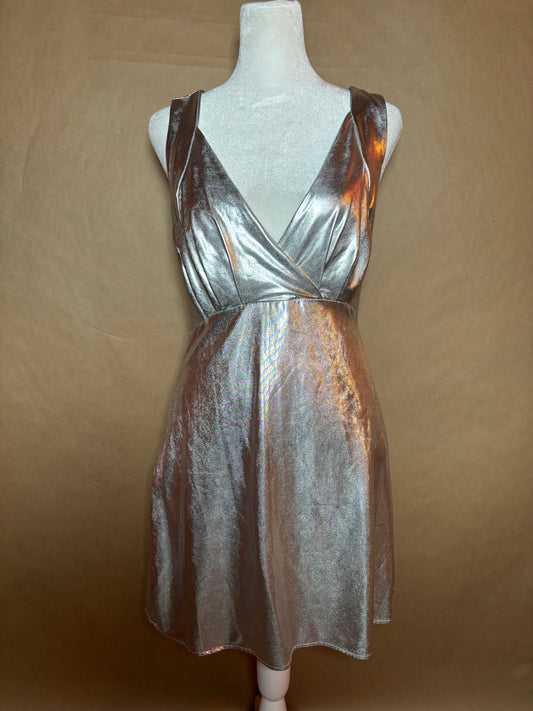 Simple size small metallic dress NEW WITHOUT TAGS