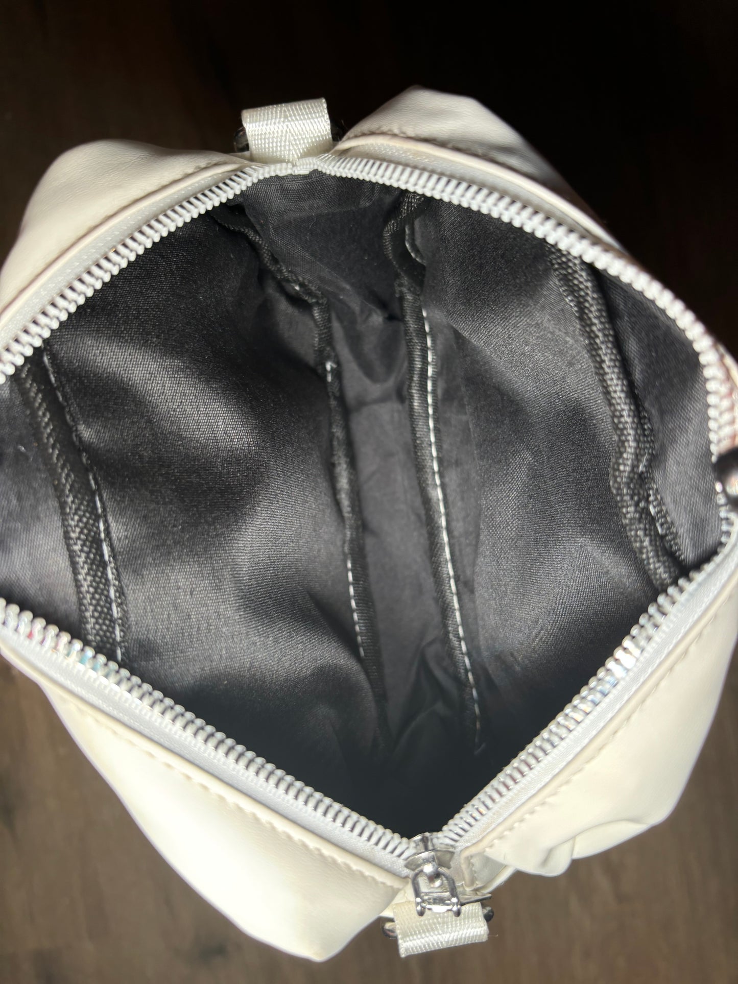 simple crossbody white bag LIKE NEW