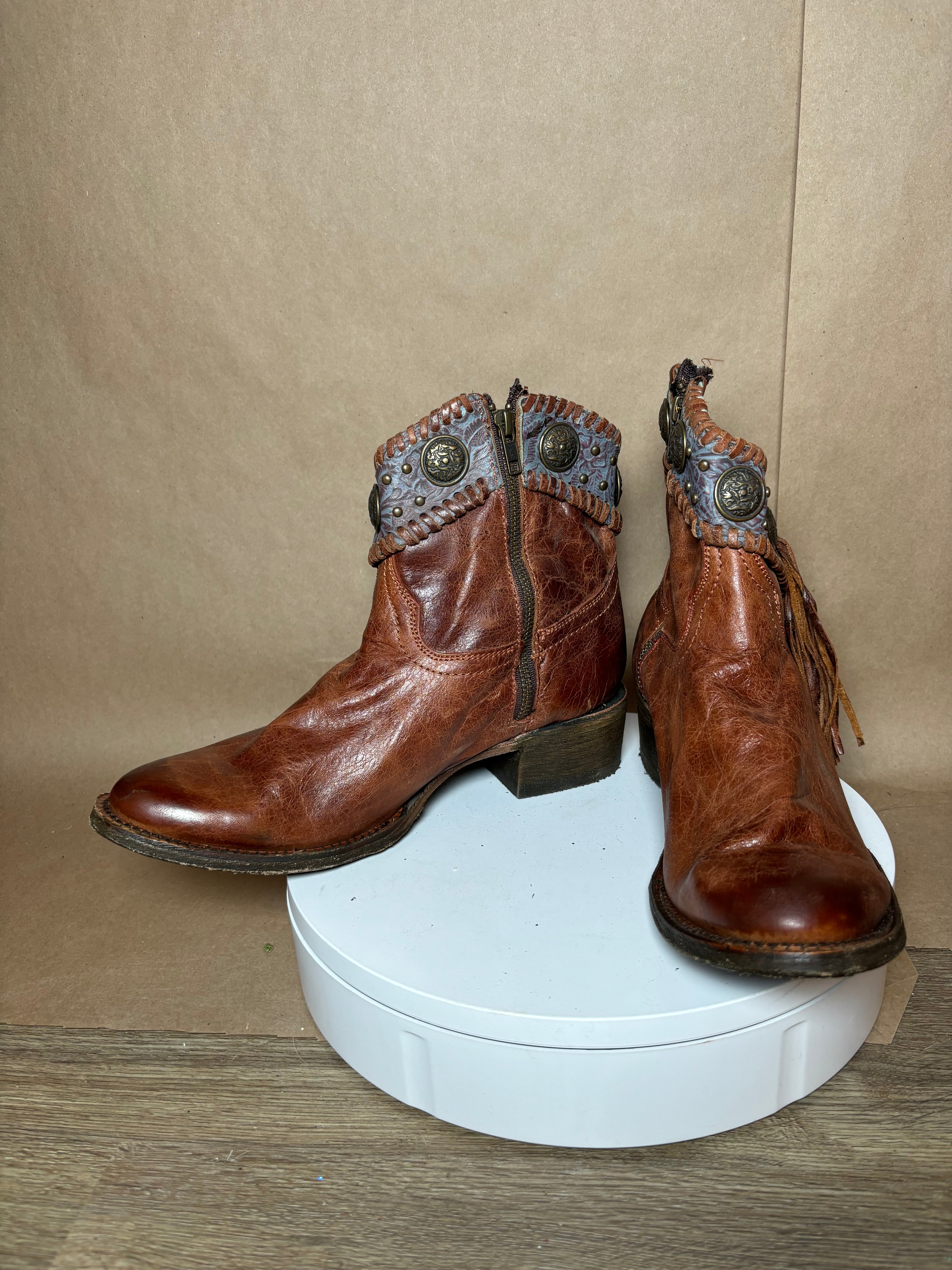 Corral size 10  A3196 fringe booties LIKE NEW