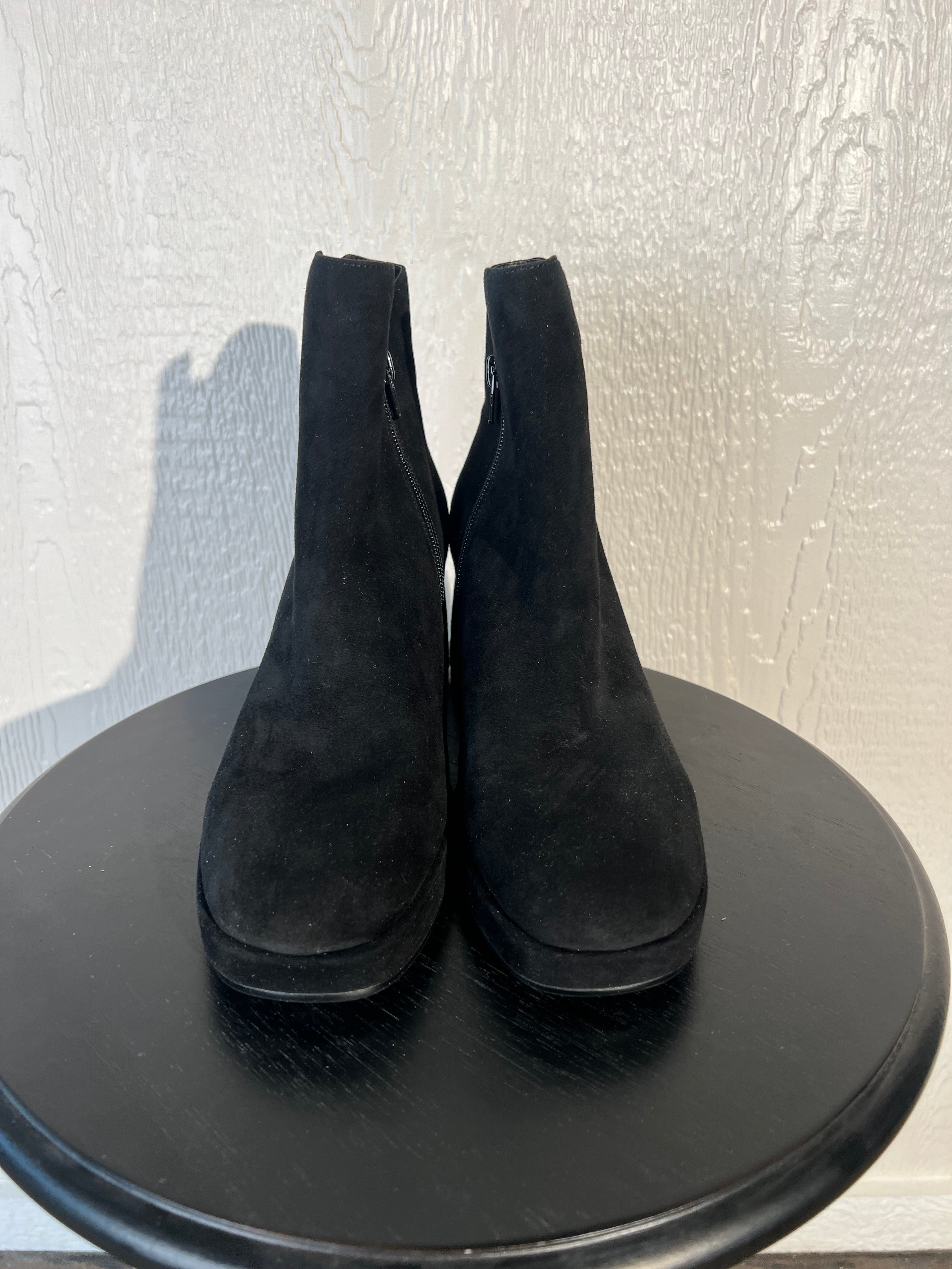 Vaneli size 9.5 black booties NWT
