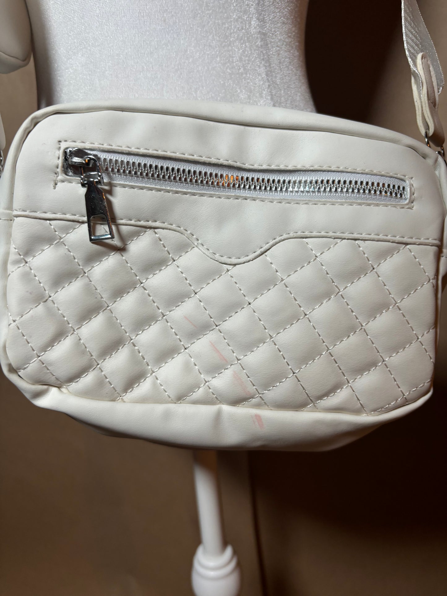 simple crossbody white bag LIKE NEW