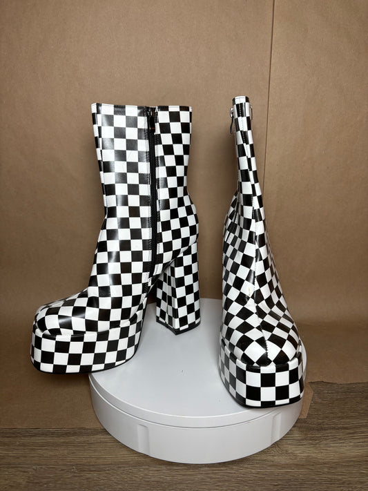 Dolls Kill size 9.5 checkered platform boots NEW WITHOUT TAGS