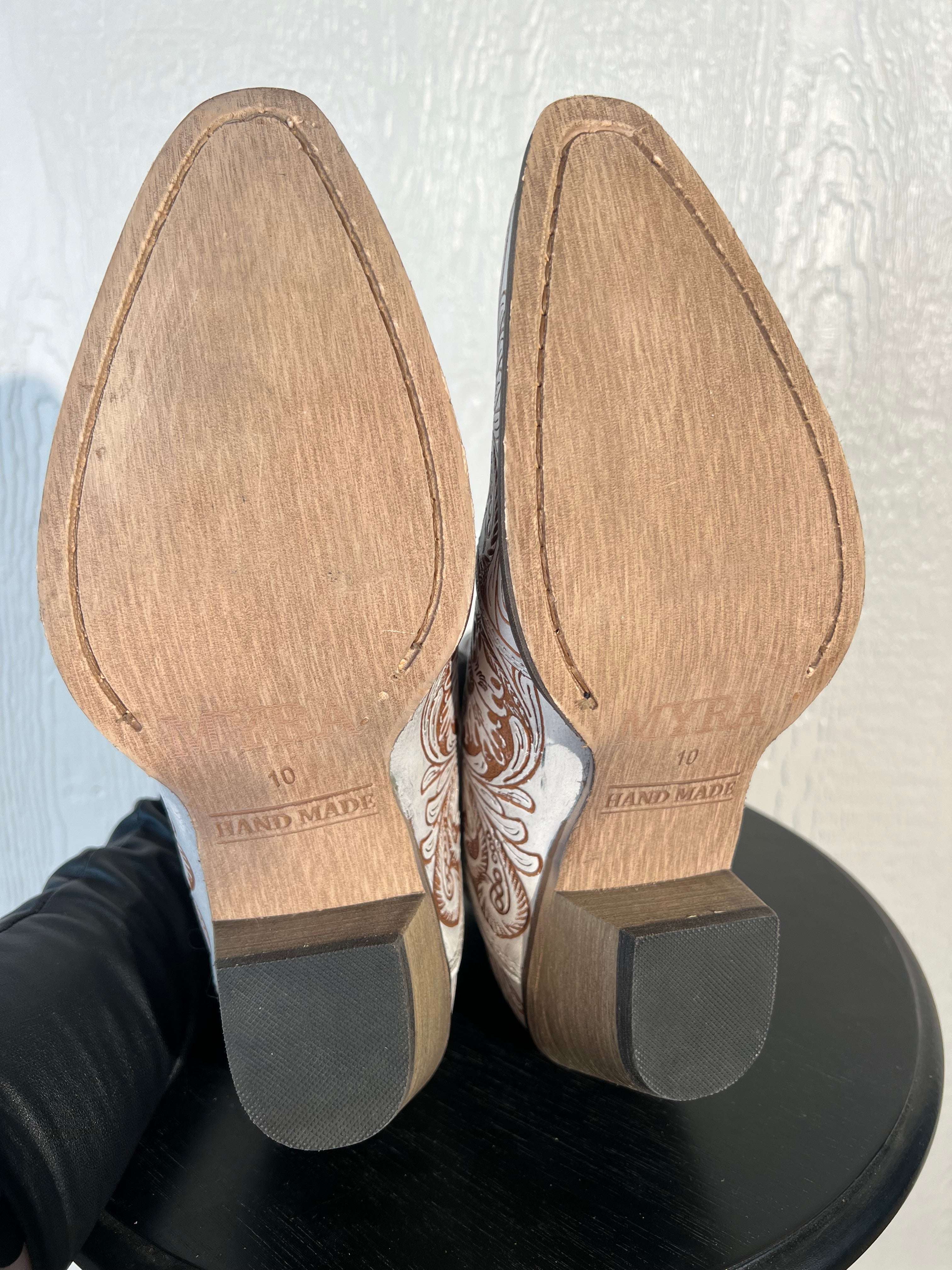 Myra size 10 white cowgirl booties NWOT